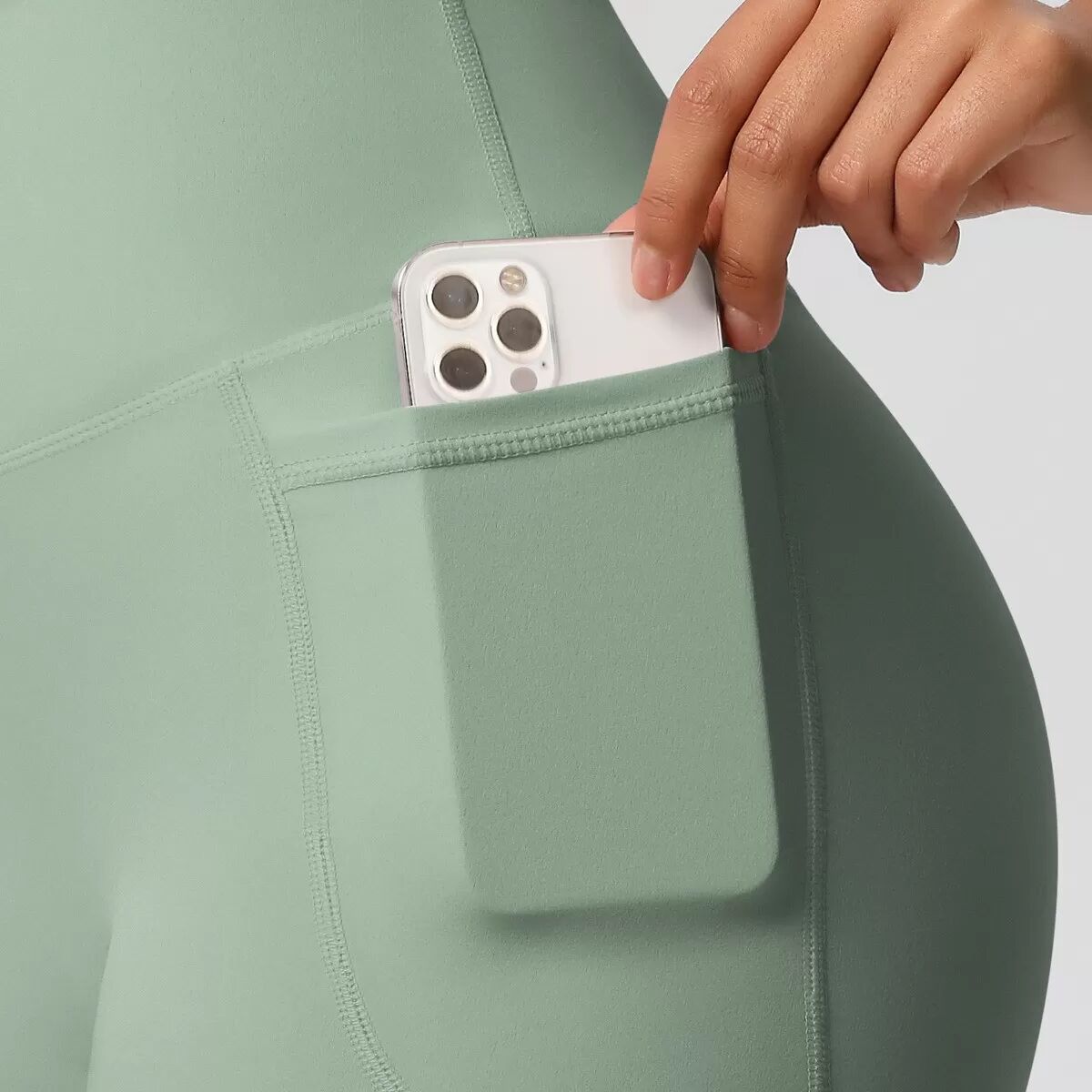 INF Pocket-Shorts 2er-Pack mit englischem Pflegeetikett – High-Waist Yoga-Shorts aus gebürstetem Nylon mit Seitentasche L Grün