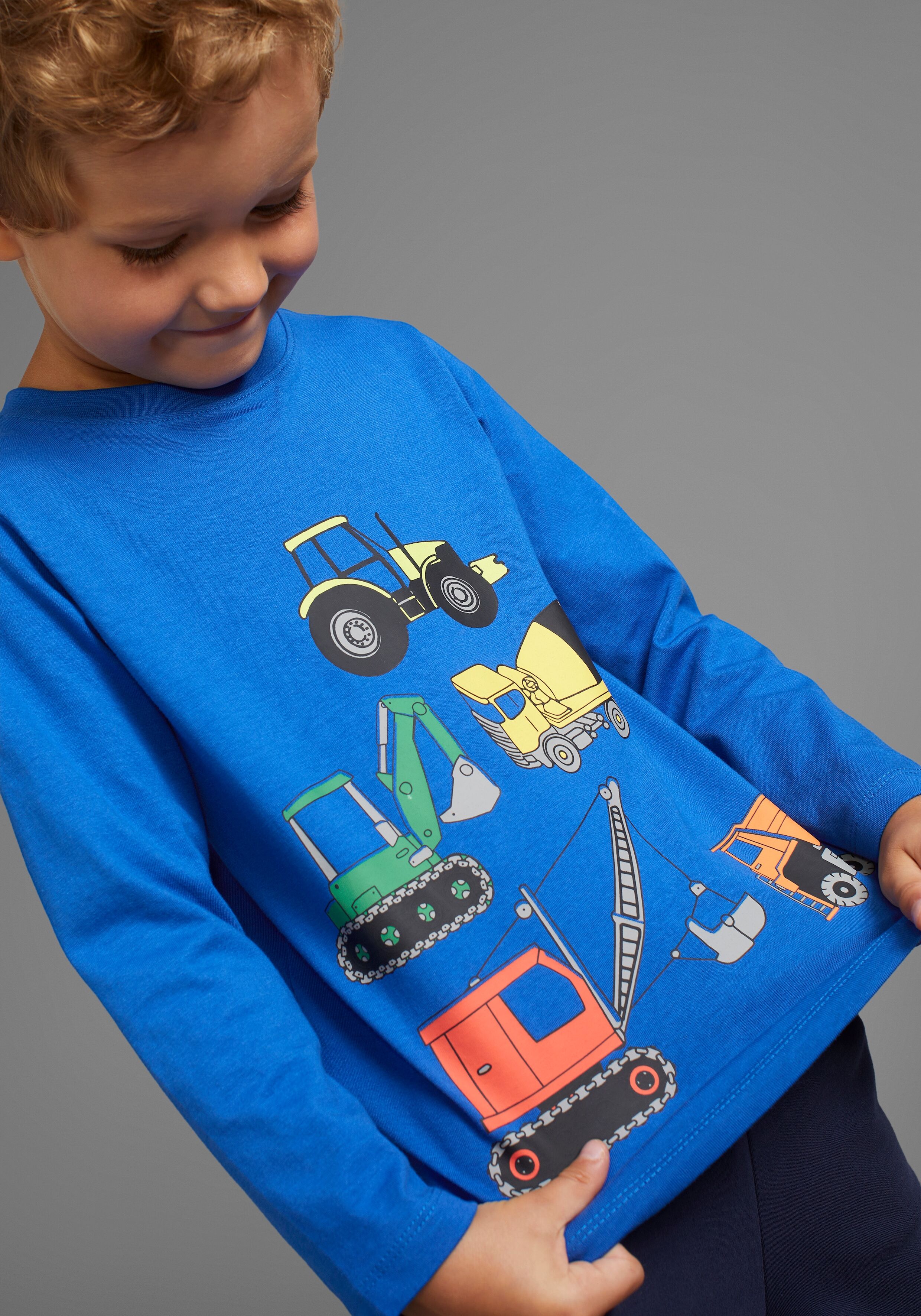 Langarmshirt KIDSWORLD "Bagger", Jungen, Gr. 116/122, blau, Single Jersey, Obermaterial: 100% Baumwolle, bedruckt, Basic, Rundhals, Shirts Langarmshirt, Baufahrzeuge für kleine Jungs blau 116/122