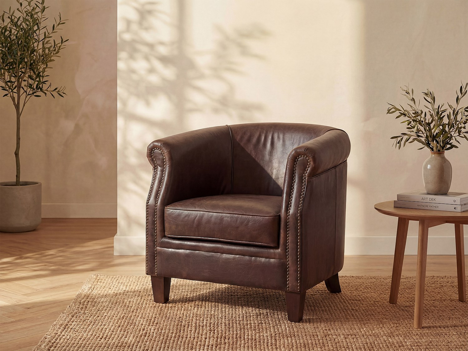 ENGUERRAND Clubfauteuil van leer met lived-in uiterlijk