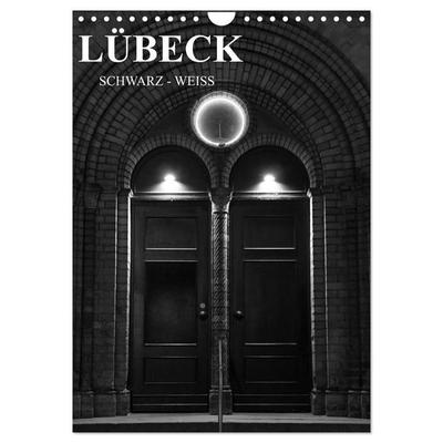 Lübeck schwarz-weiß (Wandkalender 2026 DIN A4 hoch), CALVENDO Monatskalender
