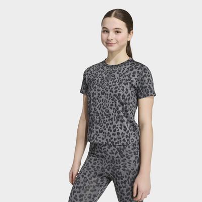 T-Shirt ADIDAS SPORTSWEAR "SAISONALES SPORT-, ANIMALPRINT" Gr. 140, grau (grau four, grau six, schwarz, grau six), Shirts, Mädchen, 140, Obermaterial: 80% Polyester, 20% Elasthan, T-Shirt, für Kinder, mit Rundhalsausschnitt, ohne Verschluss, aus...