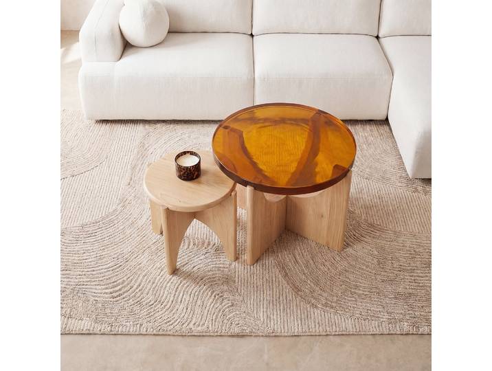 Set aus 2 Couchtischen aus Mangoholz und braunem Glas