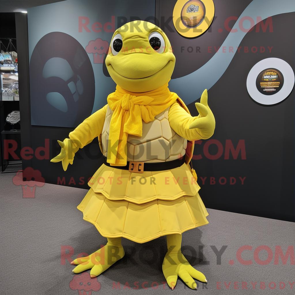 Maskottchen REDBROKOLY einer gelben Schildkröte mit Tellerrock und Messengerbag