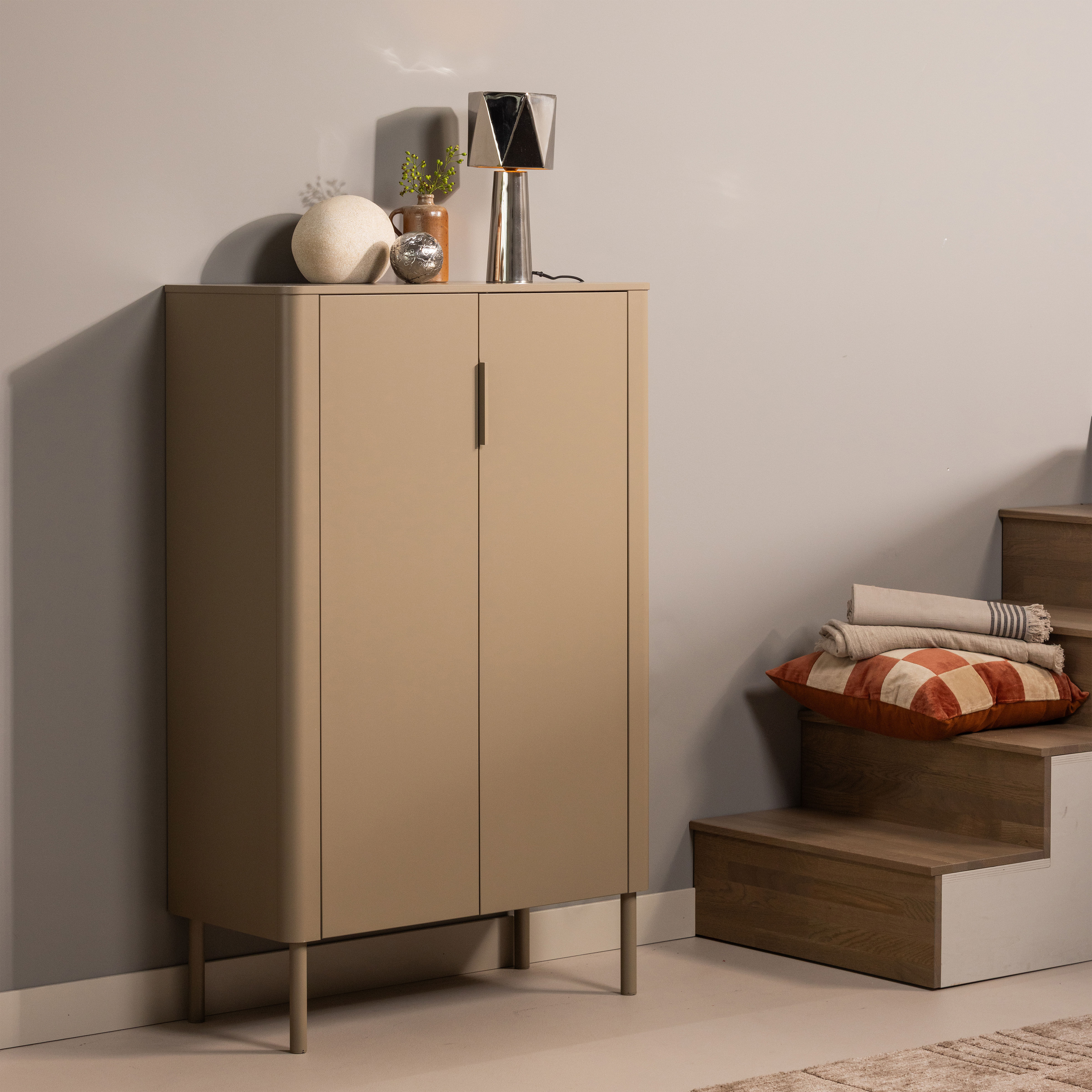 Highboard WOOOD "Gunnar FSC-Mix Massivkiefer mit Dämpfung Funktion, 85 x 39 x 135 cm", beige (schlamm), B:85cm H:135cm T:39cm, FSC-zertifiziertes Massivholz, Sideboards, Highboard, Abgerundete Ecken, Tragkraft 15 kg pro Einlegeboden,sichtbare Maserung sch