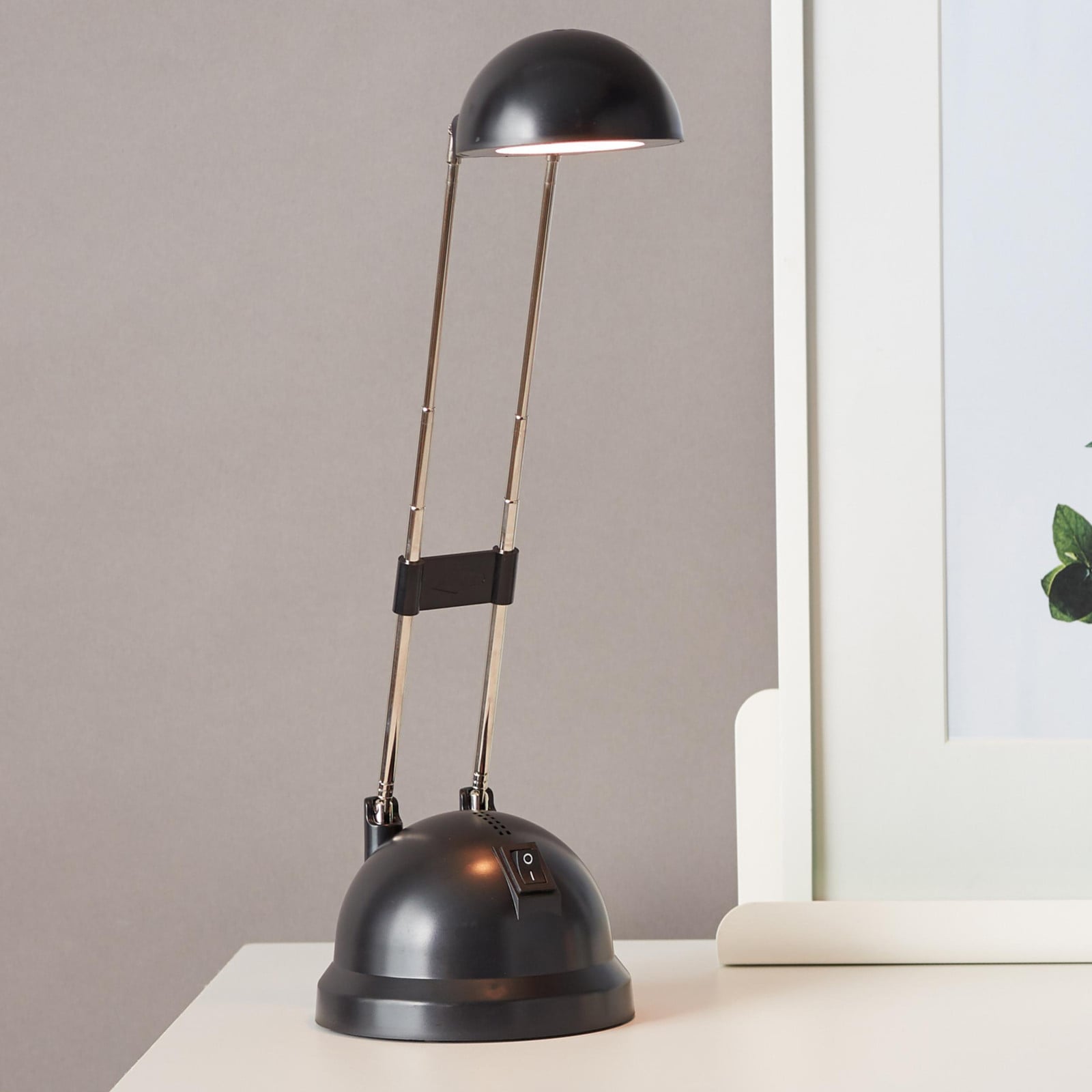 Verstelbare LED-bureaulamp met warmwit licht voor lezen en werk