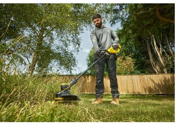 Stanley FatMax V20 STCST933M1-GB 18V 33cm Cordless String Trimmer with 4.0Ah Battery - Yellow & Black