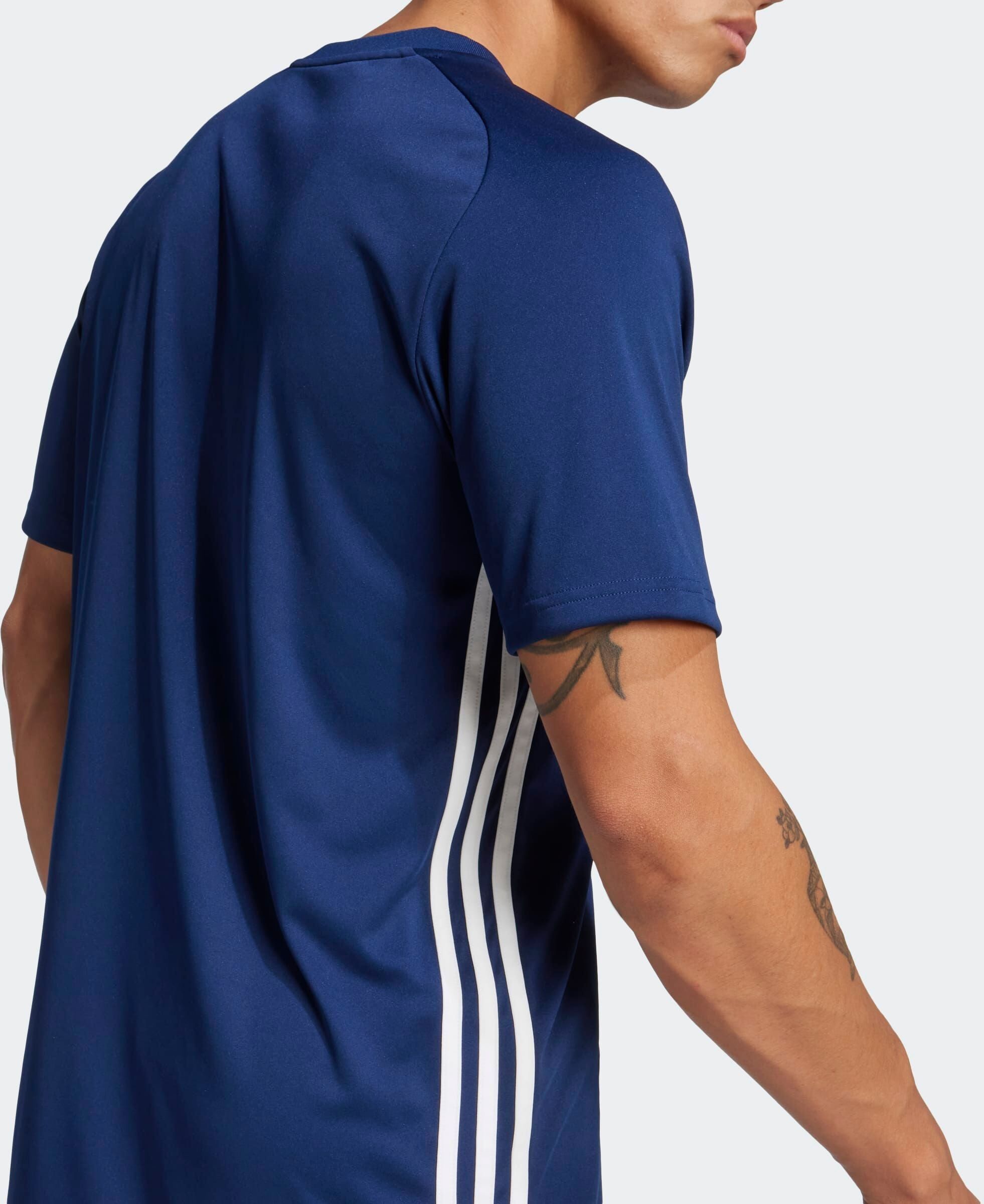 Fussballtrikot ADIDAS PERFORMANCE "TIRO 25 ESSENTIALS TRIKOT", Herren, Gr. S, blau (team navy blau, rot), Obermaterial: 100% Polyester, Rundhals, Trikots Fussballtrikot, mit Rundhals, ohne Verschluss, für Erwachsene, aus Polyester team navy blau, rot S