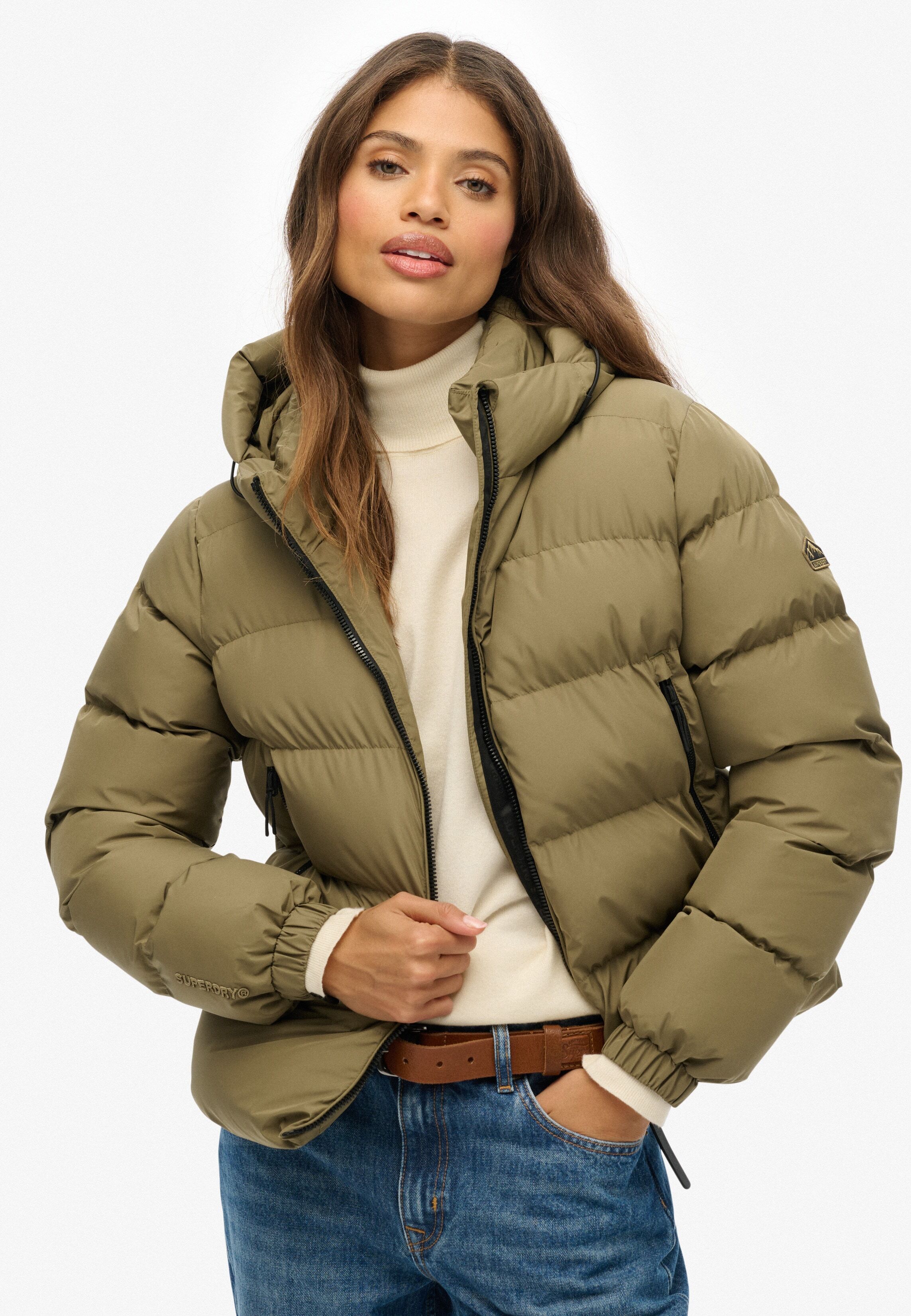 Steppjacke SUPERDRY "HOODED SPORTS PUFFER JACKET", Damen, Gr. XL, grün (khaki), Steppware, Obermaterial: 100% Polyester, unifarben, relaxed fit normal, Jacken Steppjacke, Kunstfaser, relaxed fit khaki XL