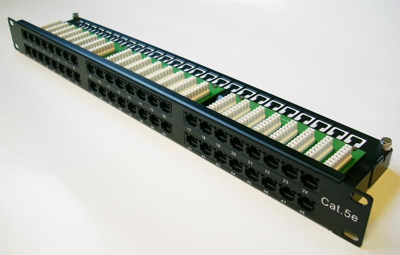 Datacom patchpaneel 48 poorten Cat5e 1U zwart moduleerbaar UTP 19 inch