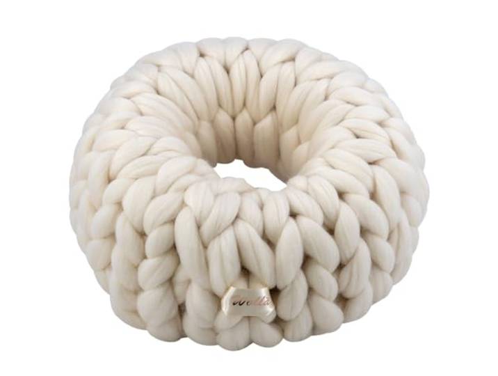 XXL Merinowolle Dekokranz Gugelhupf 40 cm - Handgefertigt in Deutschland - Feuerfest & Premium-Qualität - Trendiger Woll-Kranz für Tisch & Tür (Offwhite)