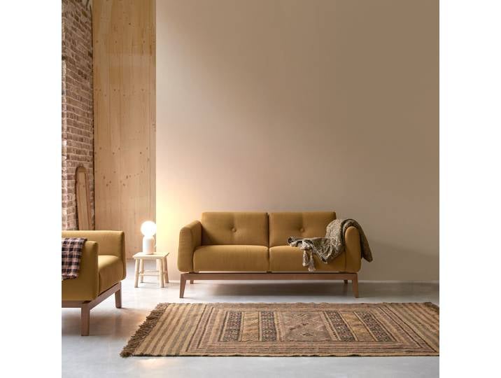 2-Sitzer-Sofa Bjorn mit massivem Eichenholzrahmen und senffarbenem Stoffbezug ,2-Sitzer - Senfgelb