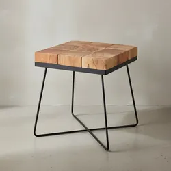 KADIMA DESIGN Quadratischer Beistelltisch Akazie, Industrial-Style, Massivholz, Metallgestell.