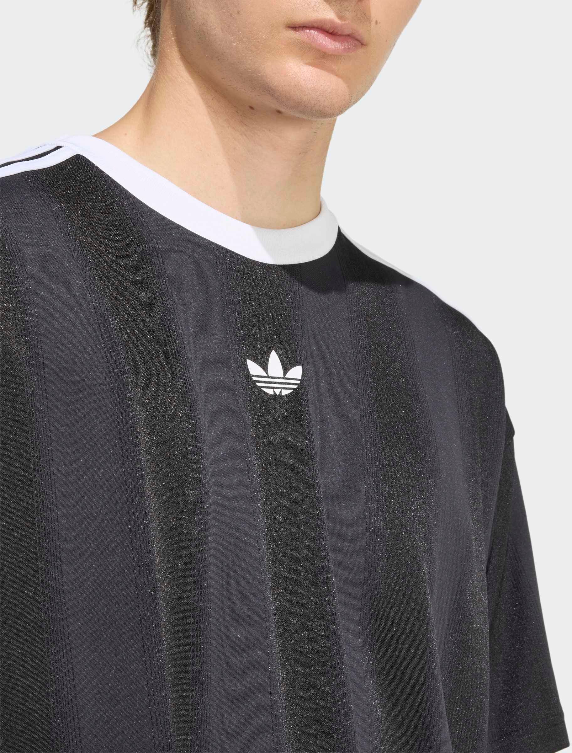 T-Shirt ADIDAS ORIGINALS "ADIDAS ADICOLOR JACQUARD TRIKOT", Herren, Gr. XXL, schwarz, Obermaterial: 100% Polyester, Rundhals, Shirts T-Shirt, lockere Passform, Rundhalsausschnitt, mit klassischem Trefoil Logo schwarz XXL