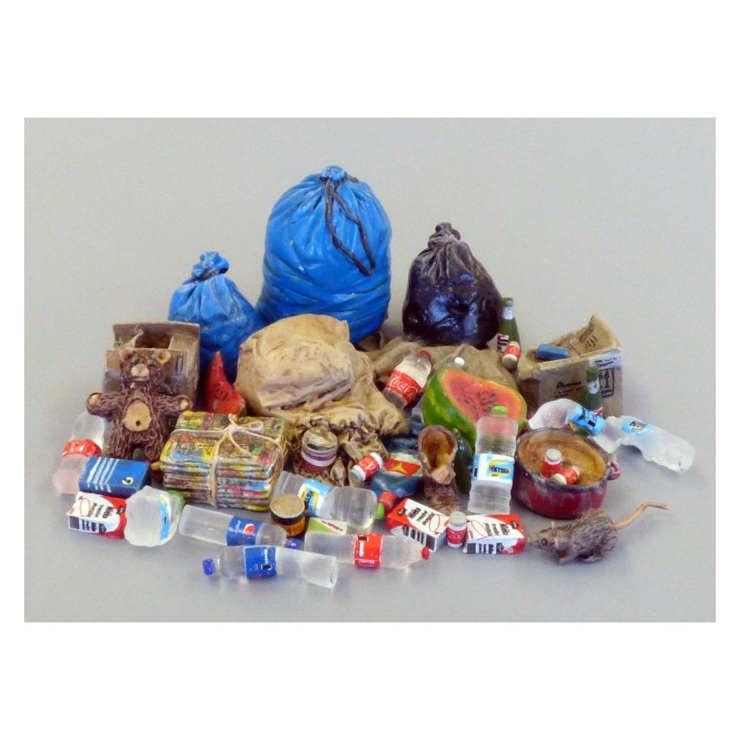 Plus Model Trash (23798650)