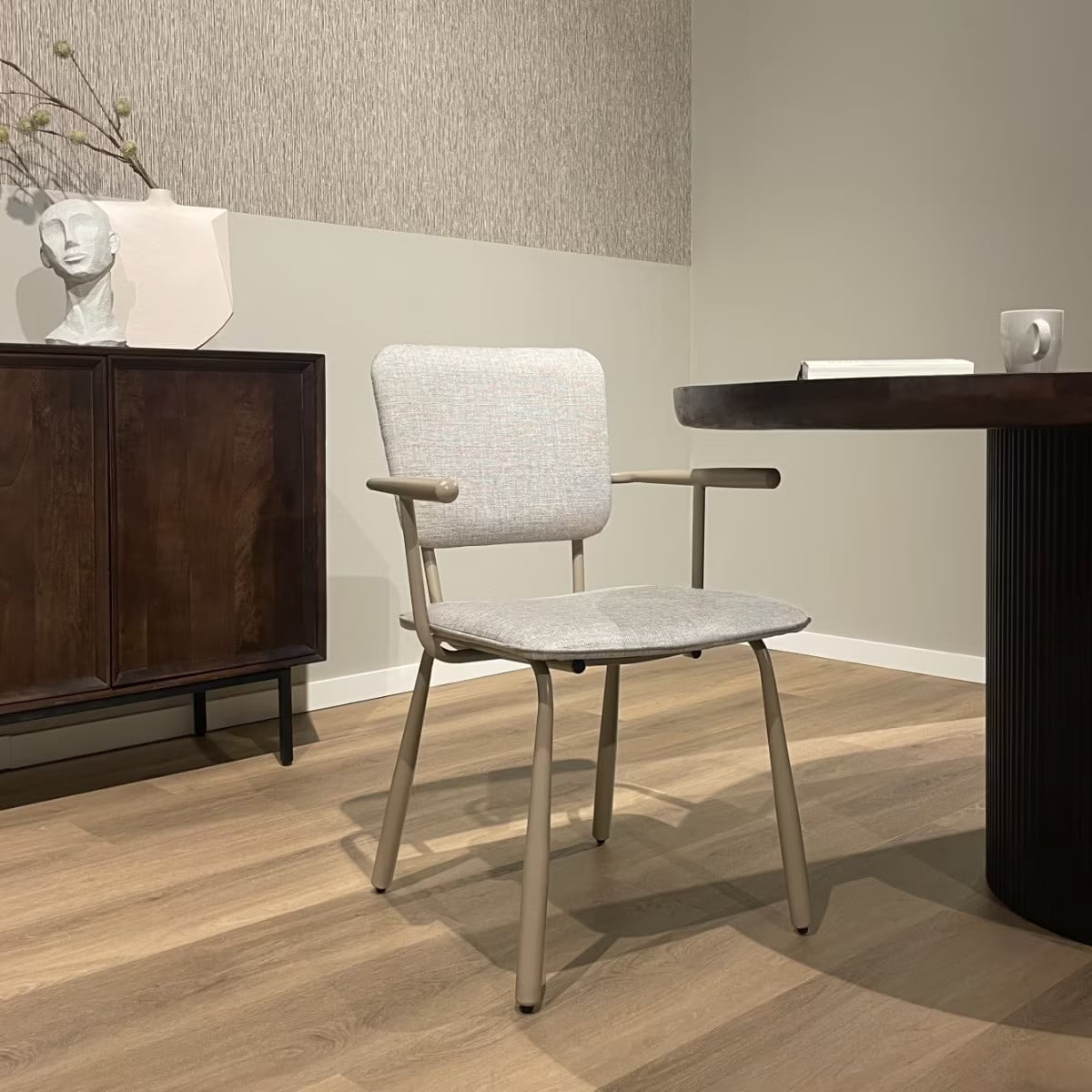 Brix Eetkamerstoel Finn met armleuningen - Beige