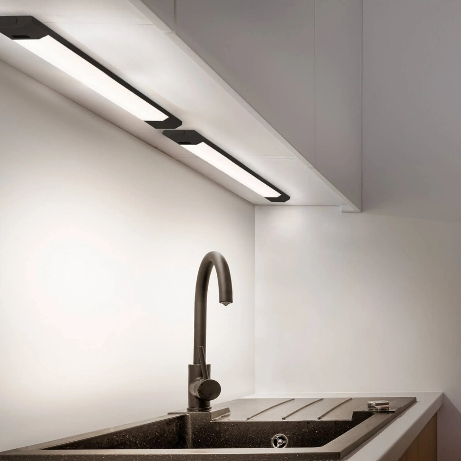 Osram Linear Edge LED meubelverlichting met sensor, zwart, 50 cm, dimbaar