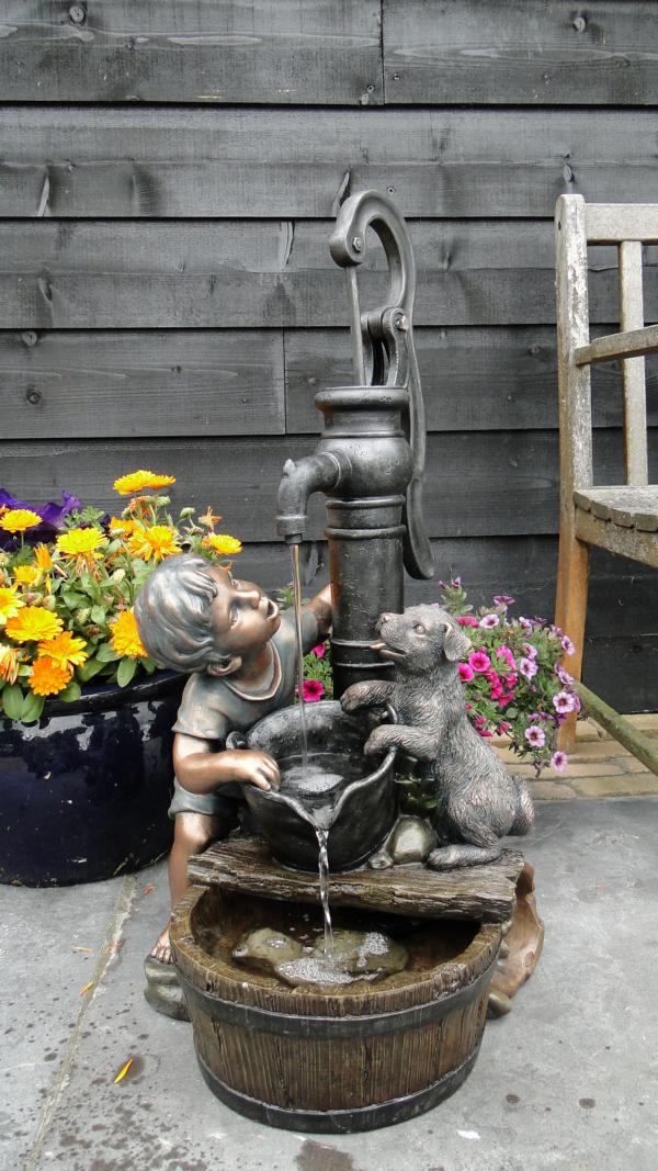 OUTSIDELIVI Wasserspiel Regina, Polyresin, 350l/h - H77 x 38 x 40,5 cm 08430950