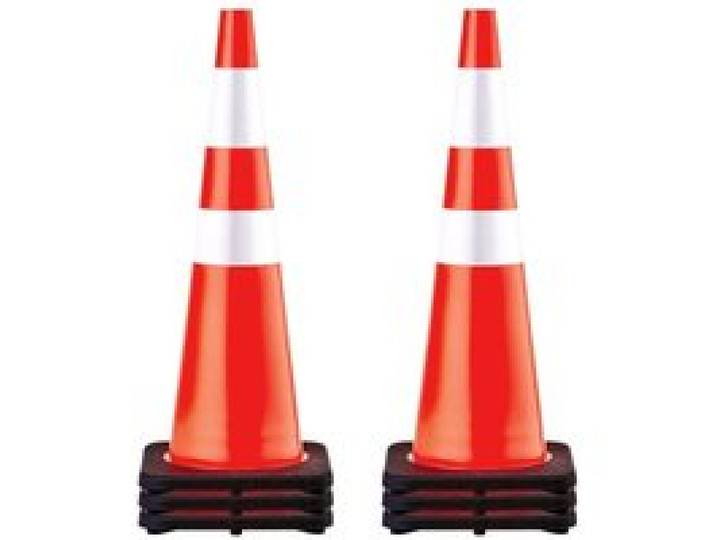 VEVOR Cônes de sécurité routière 6 PCS Cônes de stationnement en PVC 91,4 cm avec 2 colliers réfléchissants 35,6 x 35,6 cm Base en caoutchouc noir pour les chantiers de construction de routes à avertissement plus élevé