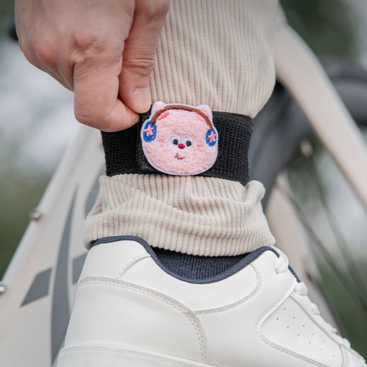 INF Fahrrad-Hosenbänder - 2er-Set Cartoon bestickte Beinbänder, verstellbarer Nylon-Klettverschluss + PU, Mehrfarbig