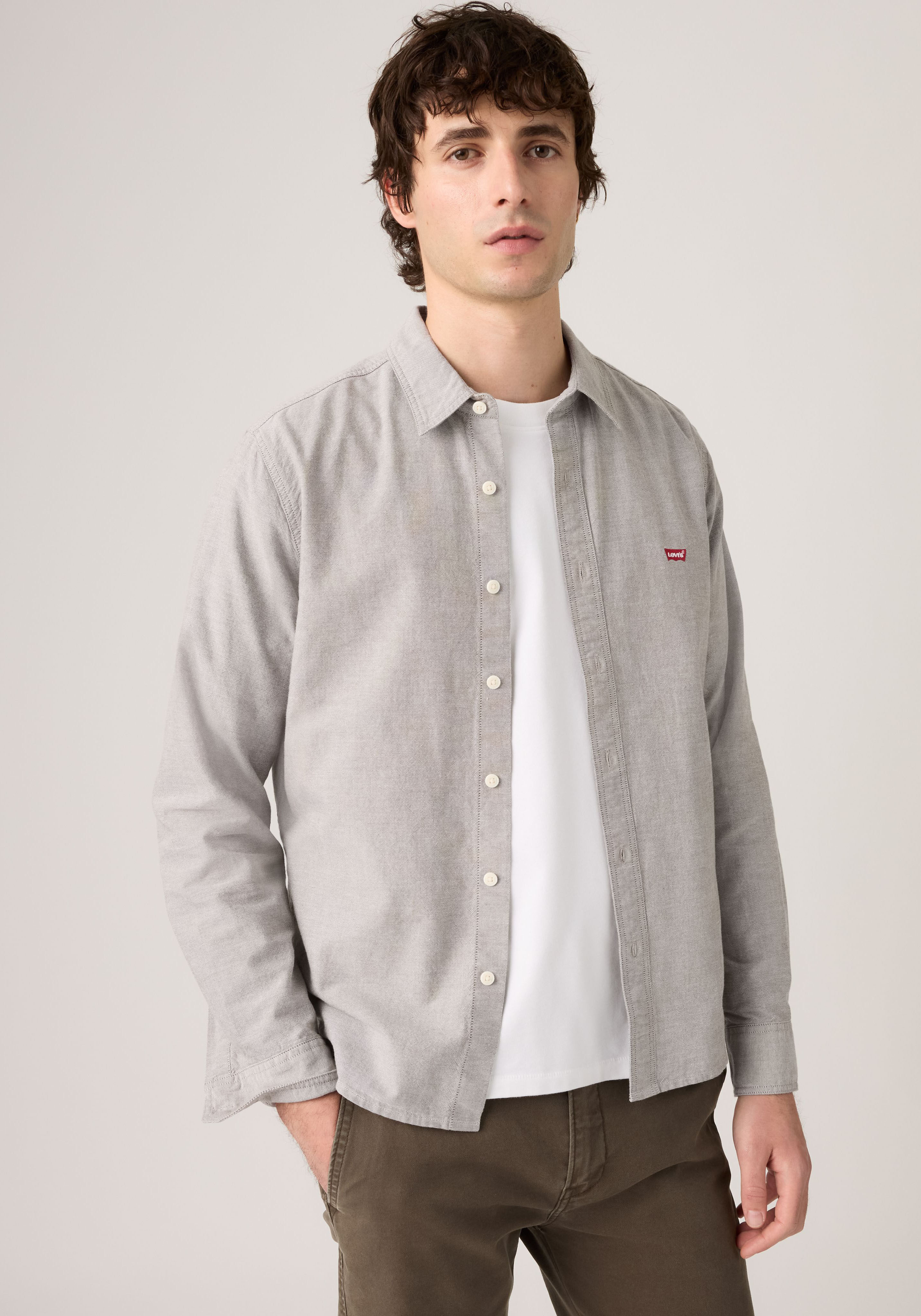 Langarmhemd LEVI'S "CLS BATTERY HM SHIRT - STANDARD", Herren, Gr. M, N-Gr, grau (olive night), Web, Obermaterial: 100% Baumwolle, normal hüftbedeckend, Hemden Langarmhemd, mit abgerundetem Saum