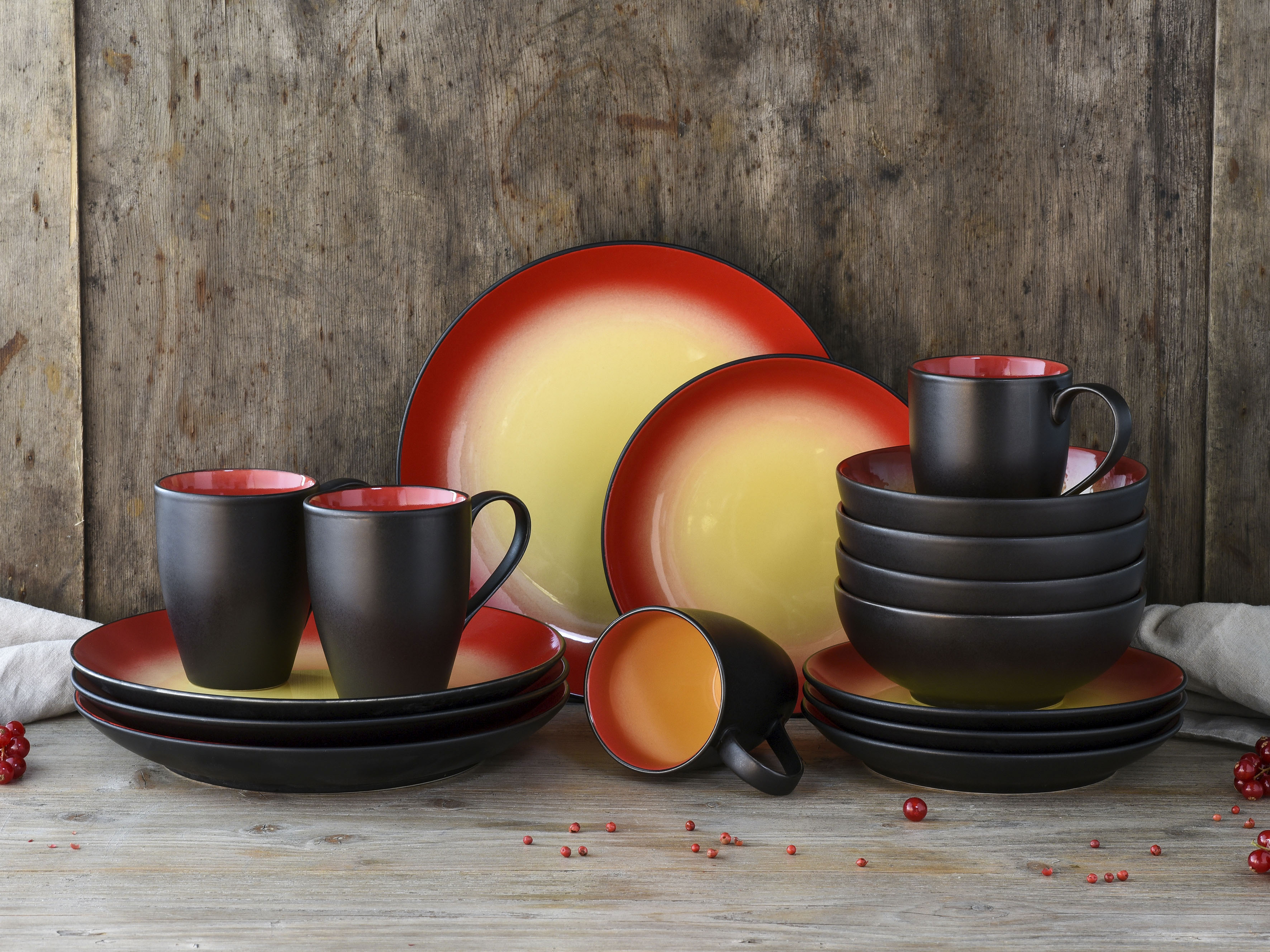 Kombiservice CREATABLE "Geschirr-Set HOT", rot, 16 Stk., Steinzeug, Geschirr-Sets, Kombiservice, Service, interessanter Farbverlauf, 16 Teile, für 4 Personen