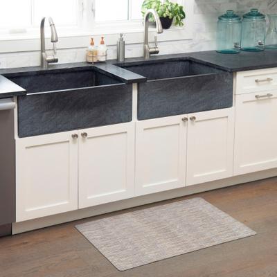 "SoHome Smooth Step Houndstooth Machine Washable Utility Mat, 24""x35"""