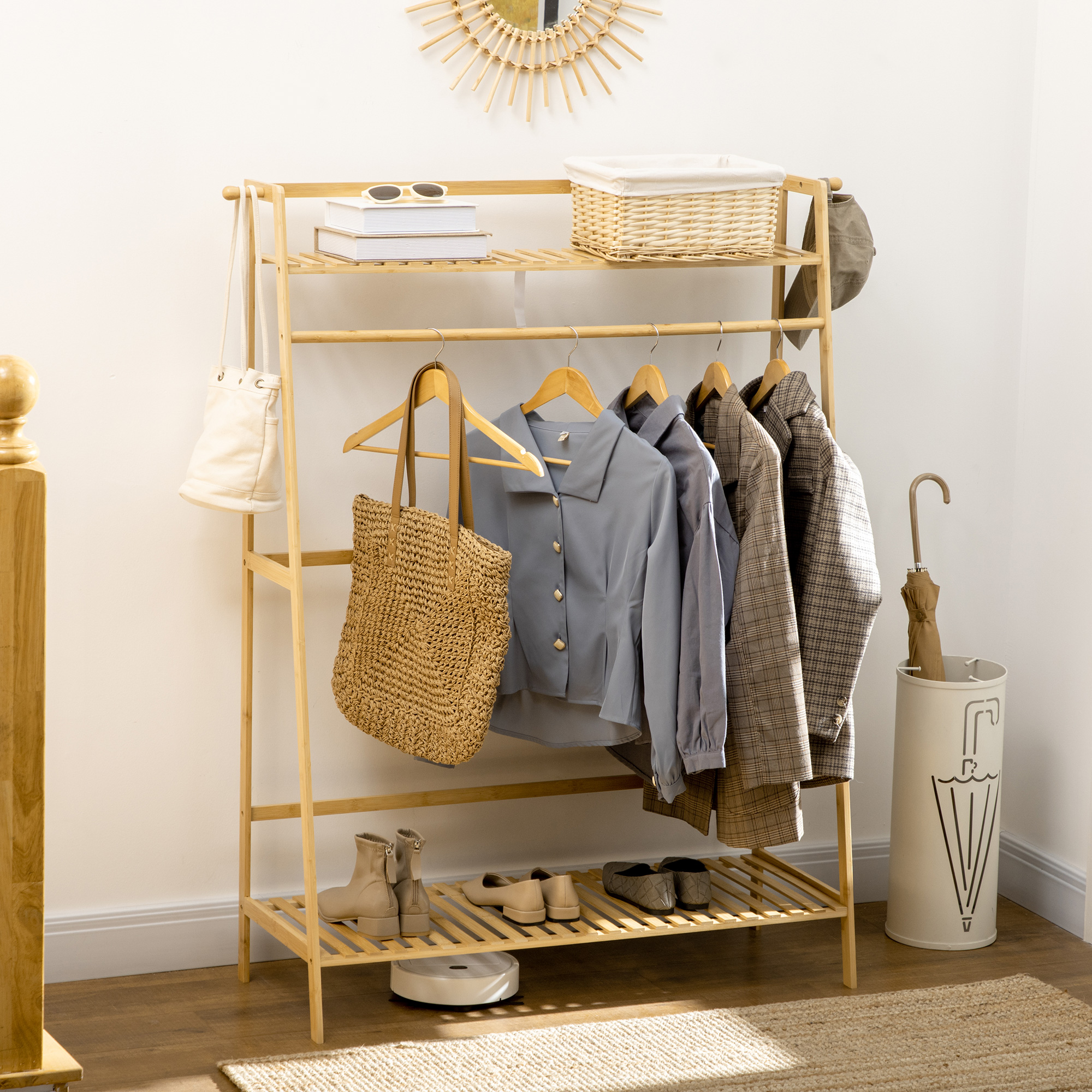 Homcom Appendiabiti in Bambù, Design Rialzato a 2 Livelli con Barra e 2 Ganci, 114x40x139 cm Aosom