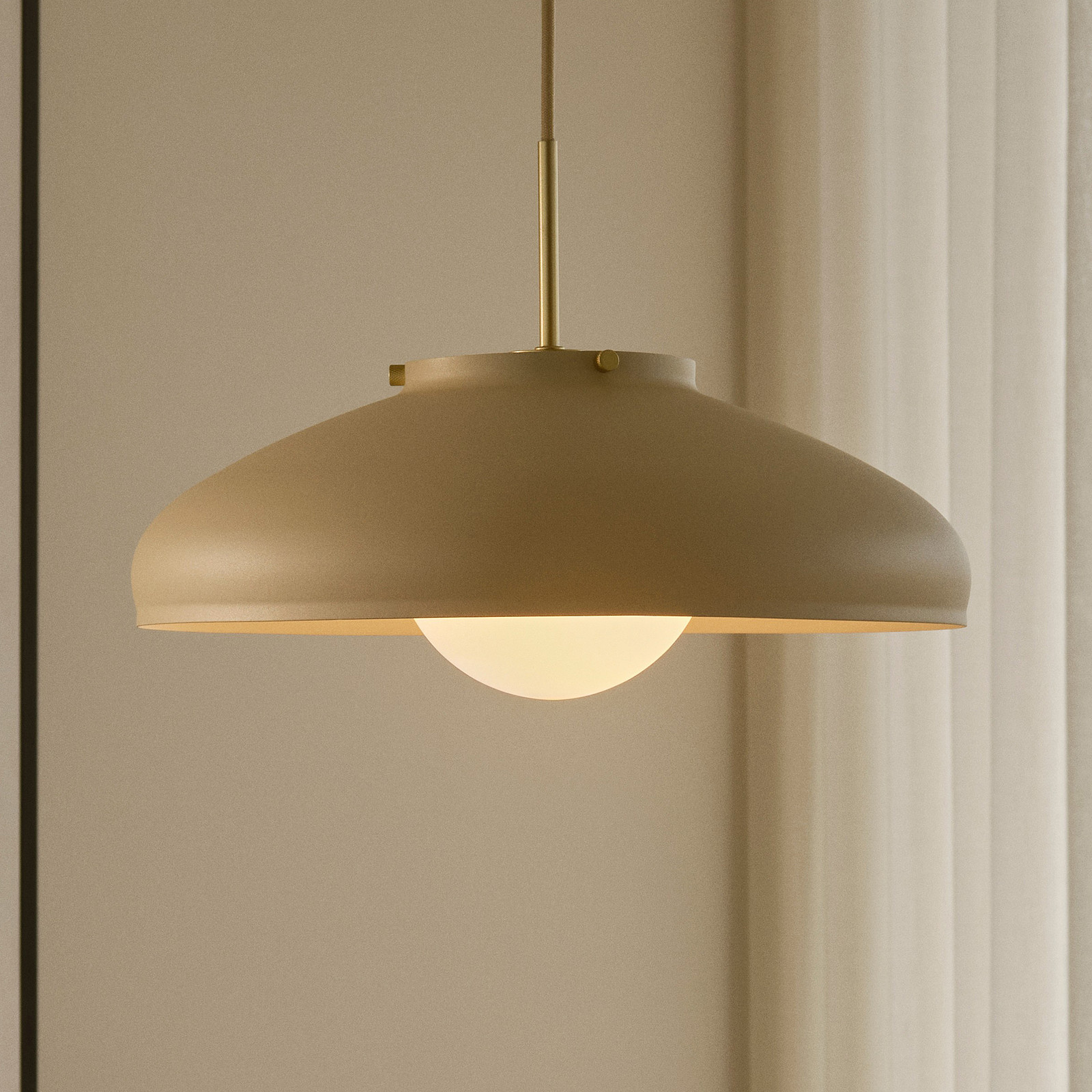 DFTP by Nordlux Latif hanglamp beige met messing details en opaalglazen lampenkap