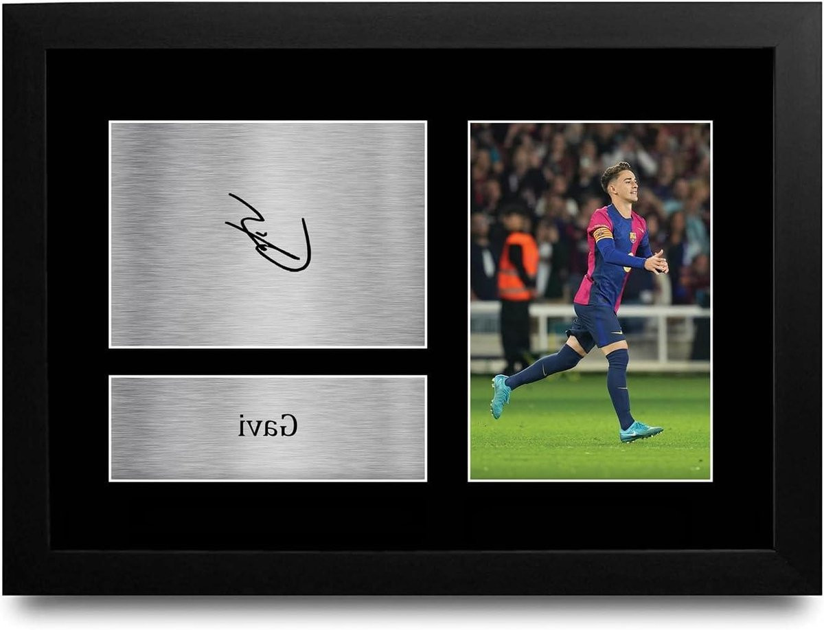 Gavi Gesigneerde Voetbal Poster - Ingelijste Foto Replica - A4 - Zwart