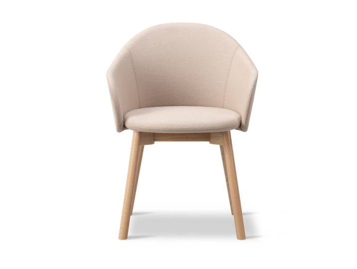 Fredericia Furniture Fauteuil Gomo Armchair à piètement en bois Blazer CUZ47 Fairfield-chêne laqué