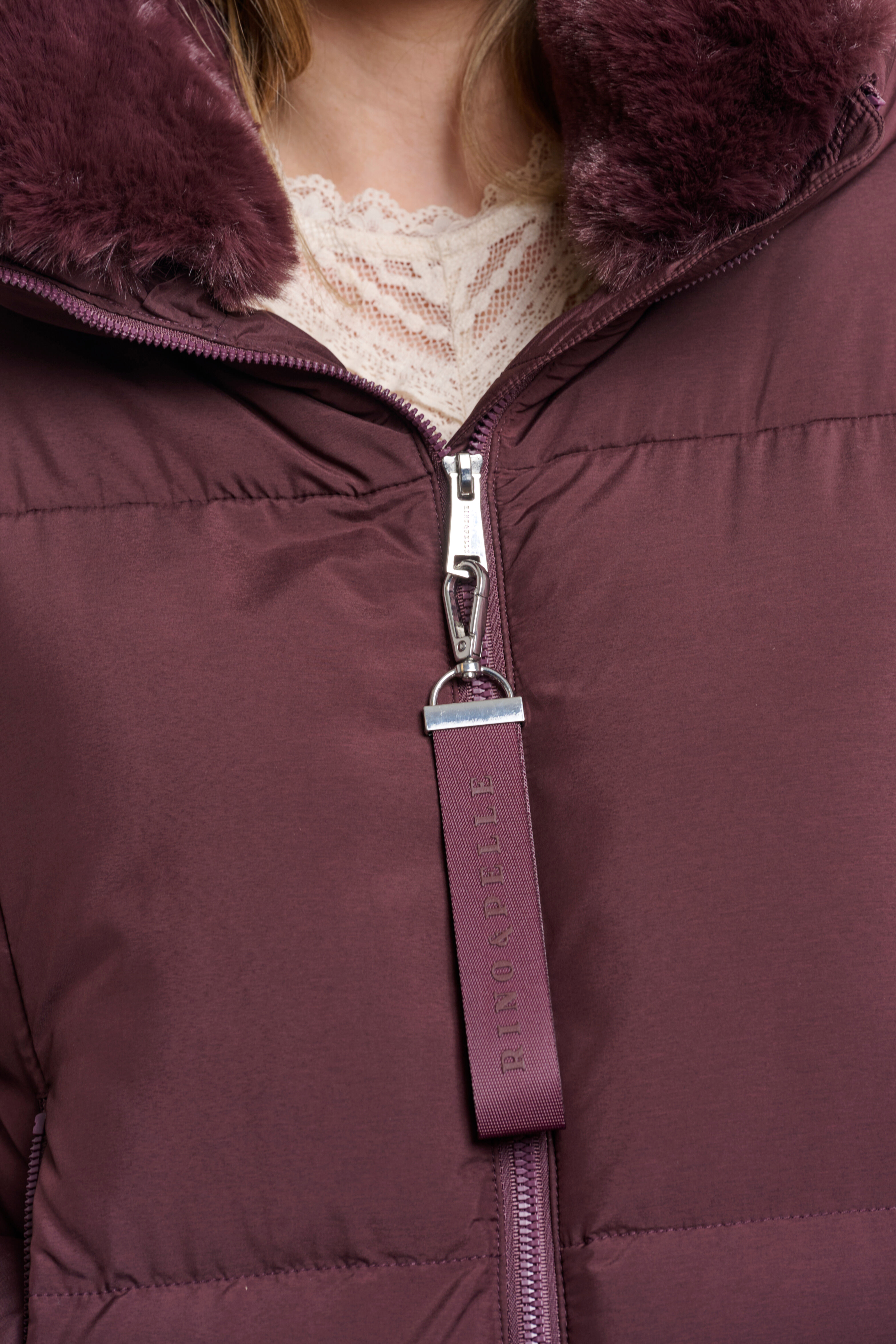 Steppmantel RINO & PELLE, Damen, Gr. 48, braun (fudge cloak), Steppware, Obermaterial: 100% Polyester. Futter: 100% Polyester. Wattierung: 100% Polyester, unifarben, normal hüftlang, Rundhals, abgesteppte Kante, Mäntel Steppmantel, Kurze Steppjacke mit Ka