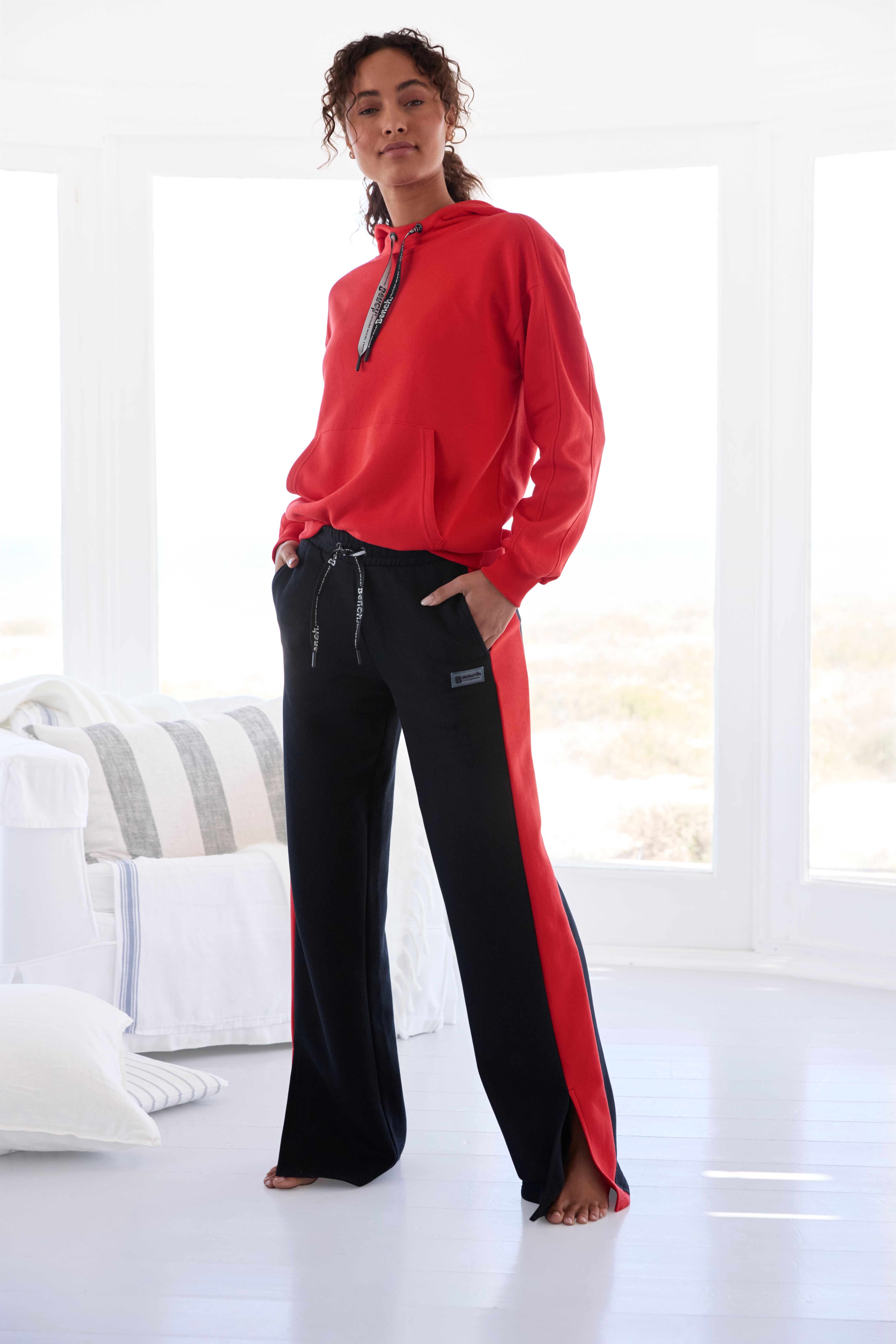 Kapuzensweatshirt BENCH. LOUNGEWEAR, Damen, Gr. 36/38, rot, Sweatware, Obermaterial: 60% Baumwolle, 40% Polyester, unifarben, bequem hüftlang, ohne Ausschnitt, Rippbündchen, Sweatshirts Kapuzensweatshirt, mit Kängurutasche, Loungewear rot 36/38