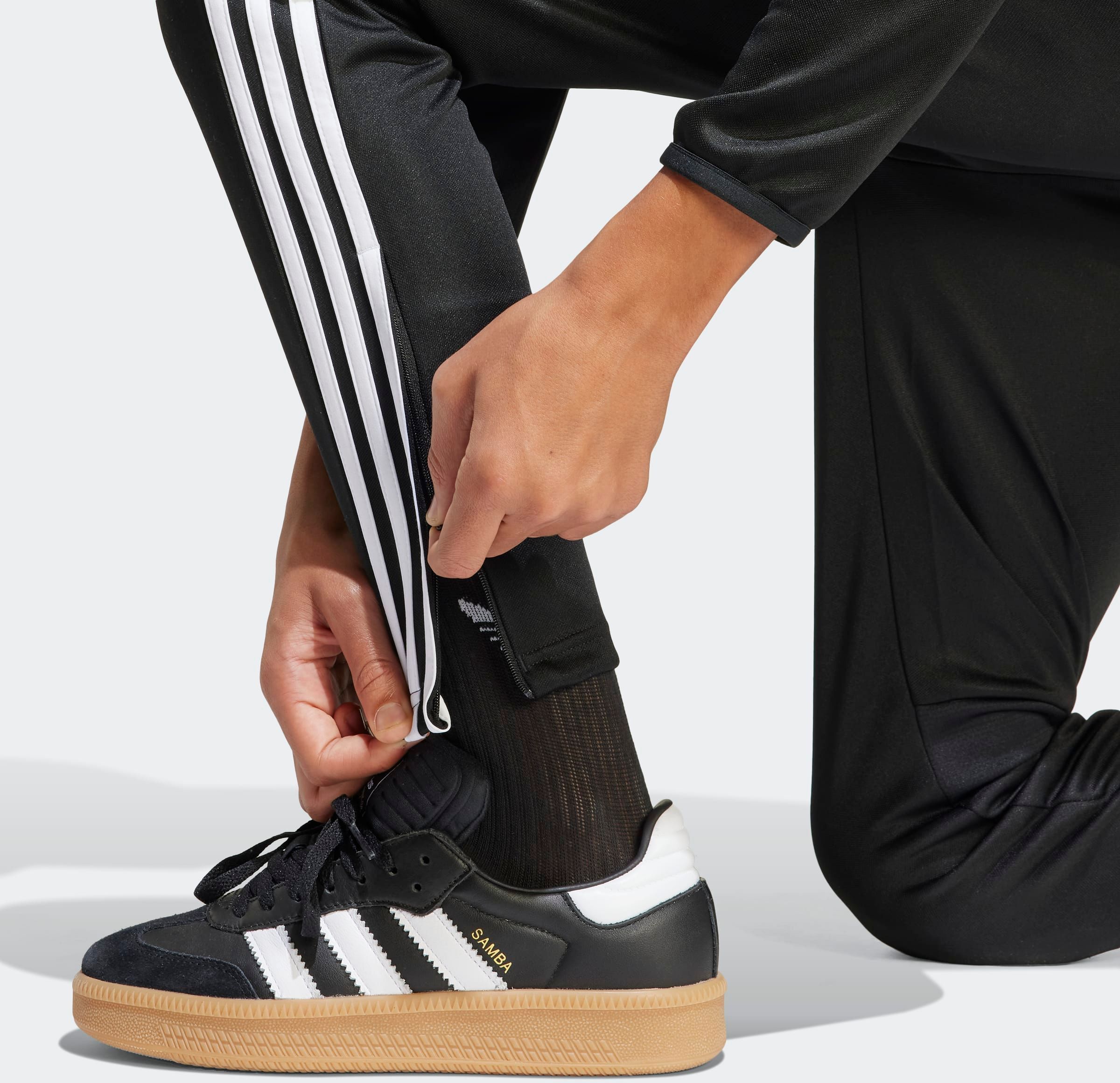 Trainingshose ADIDAS PERFORMANCE "TIRO 25 ESSENTIALS KIDS", Mädchen, Gr. 140, N-Gr, schwarz-weiss (schwarz, weiß,), Obermaterial: 100% Polyester, Hosen Trainingshose schwarz, weiß, 140, N-Gr