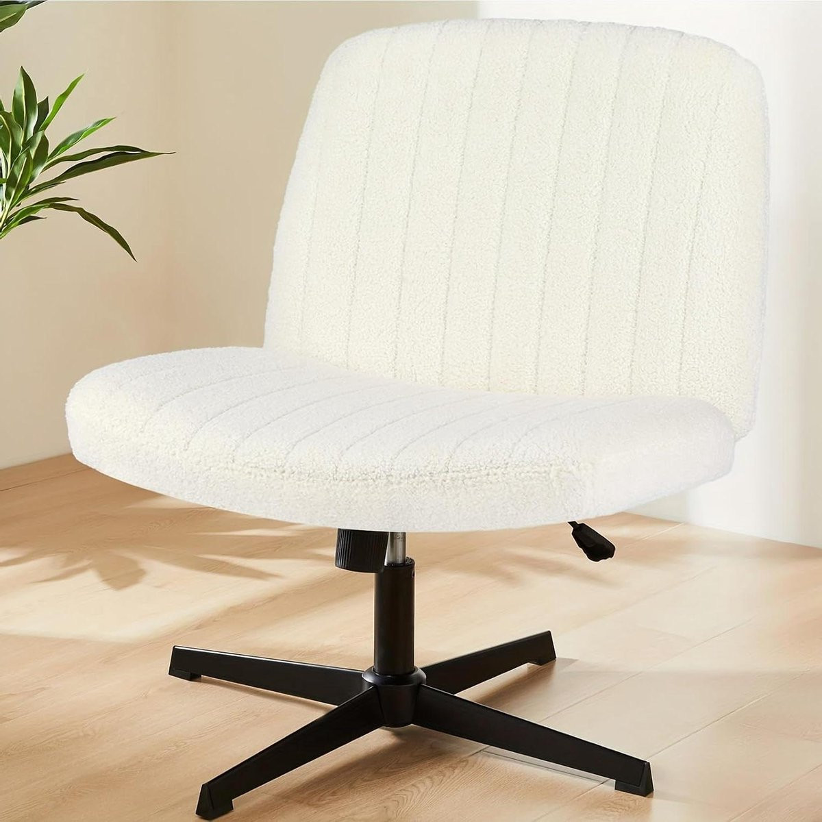 Armloze Bureaustoel Make-up Stoel Vanity in Beige Teddy met Brede Zitting
