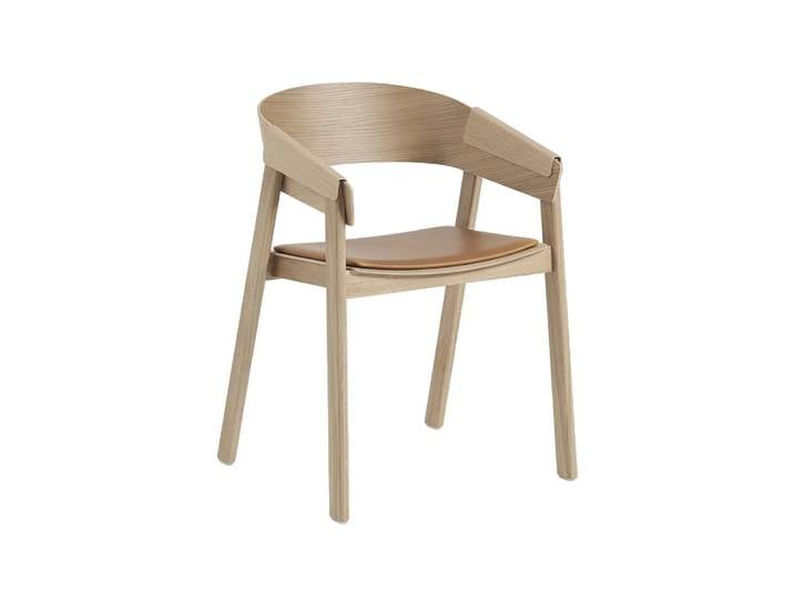 Muuto Cover Armlehnstuhl verkleideter Sitz Refine leather cognac-Oak