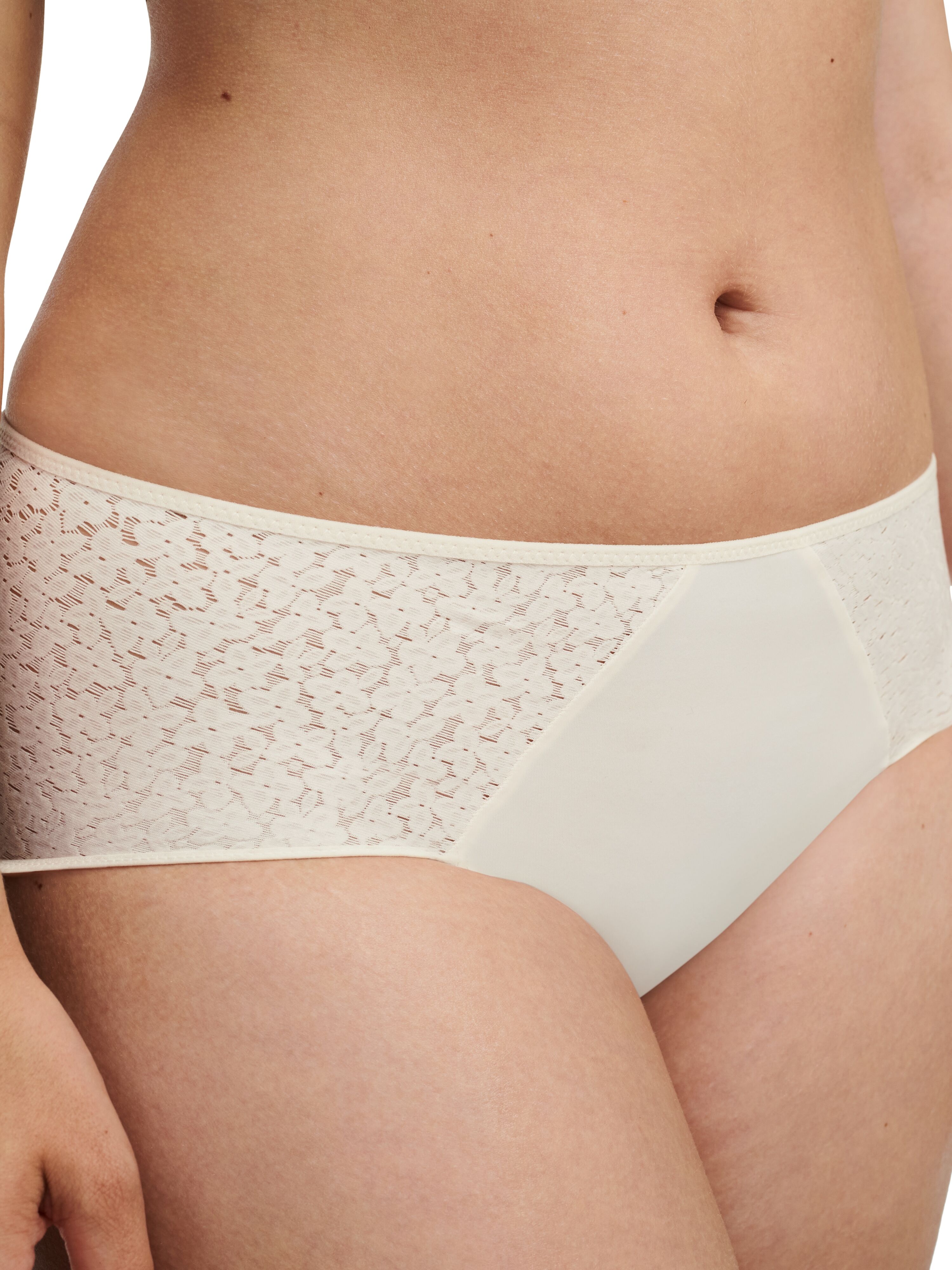 Slip CHANTELLE "NORAH", Damen, Gr. 36, beige (talc), Obermaterial: 71% Polyamid, 29% Elasthan, körpernah, Unterhosen Slip, florale Spitze, weiche Materialien