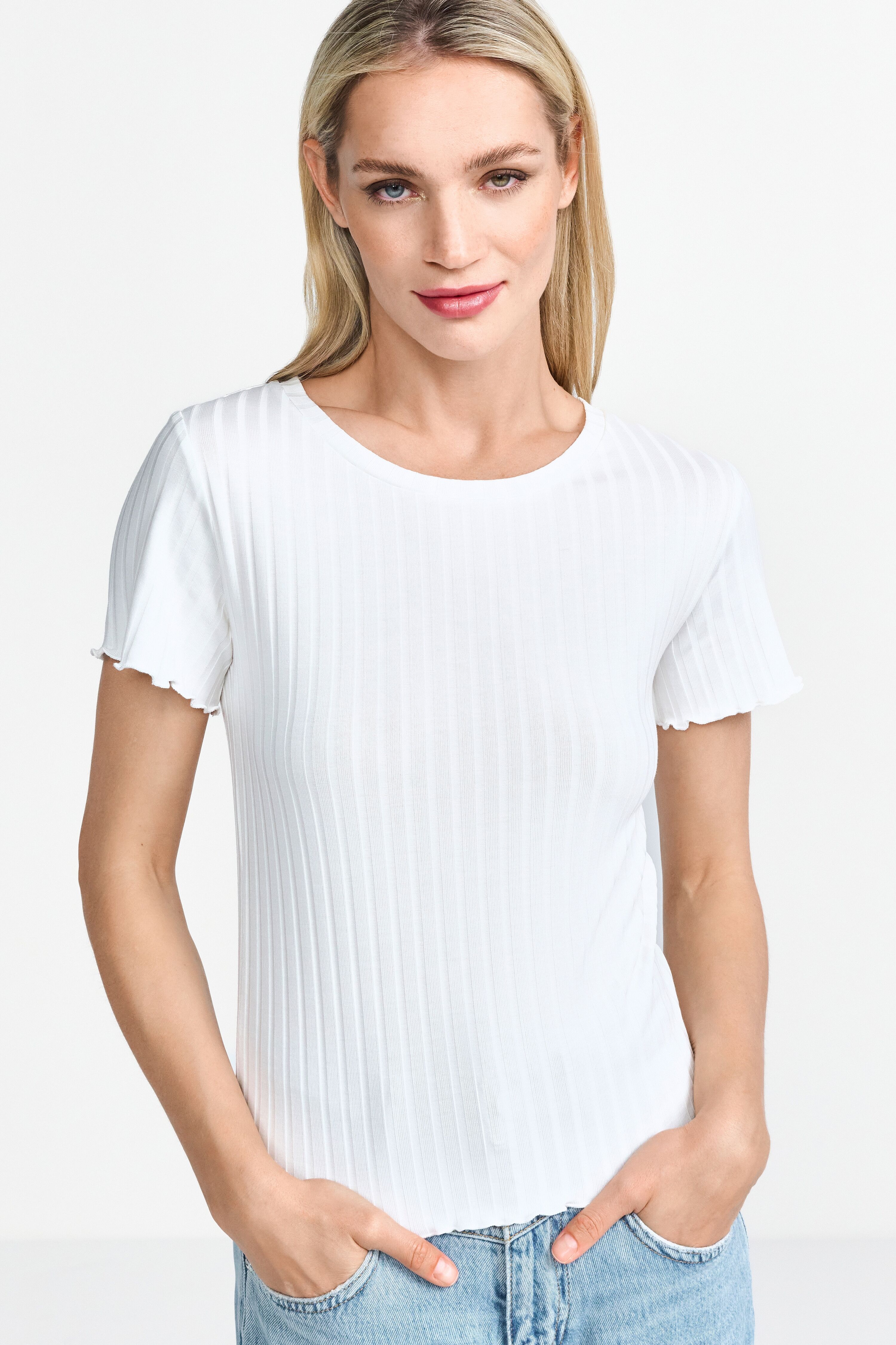 Kurzarmshirt RICHROYAL, Damen, Gr. S, weiss (pearl weiß), Single Jersey, Obermaterial: 97% Baumwolle, 3% Elasthan, figurbetont normal, tiefer Rundhals, eingesetzt,Ärmel ohne Ärmelschlitz gewellter Abschluss, Shirts Kurzarmshirt, Mit gewelltem Saum an Rump