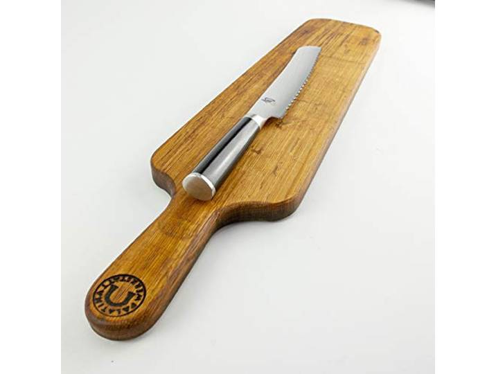 Palatina Werkstatt Kai Shun Premier Geschenkset, Damast-Brotmesser DM-0705 + großes Baguettebrett (Eiche) aus Fassholz von Hand gefertigt (DM-0705 Brotmesser)