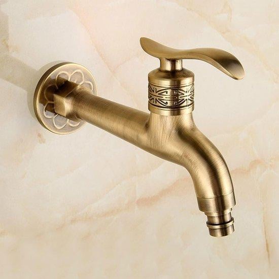 Antieke messing wandkraan met lange greep voor badkamer, tuin of zwembad in goud/brons