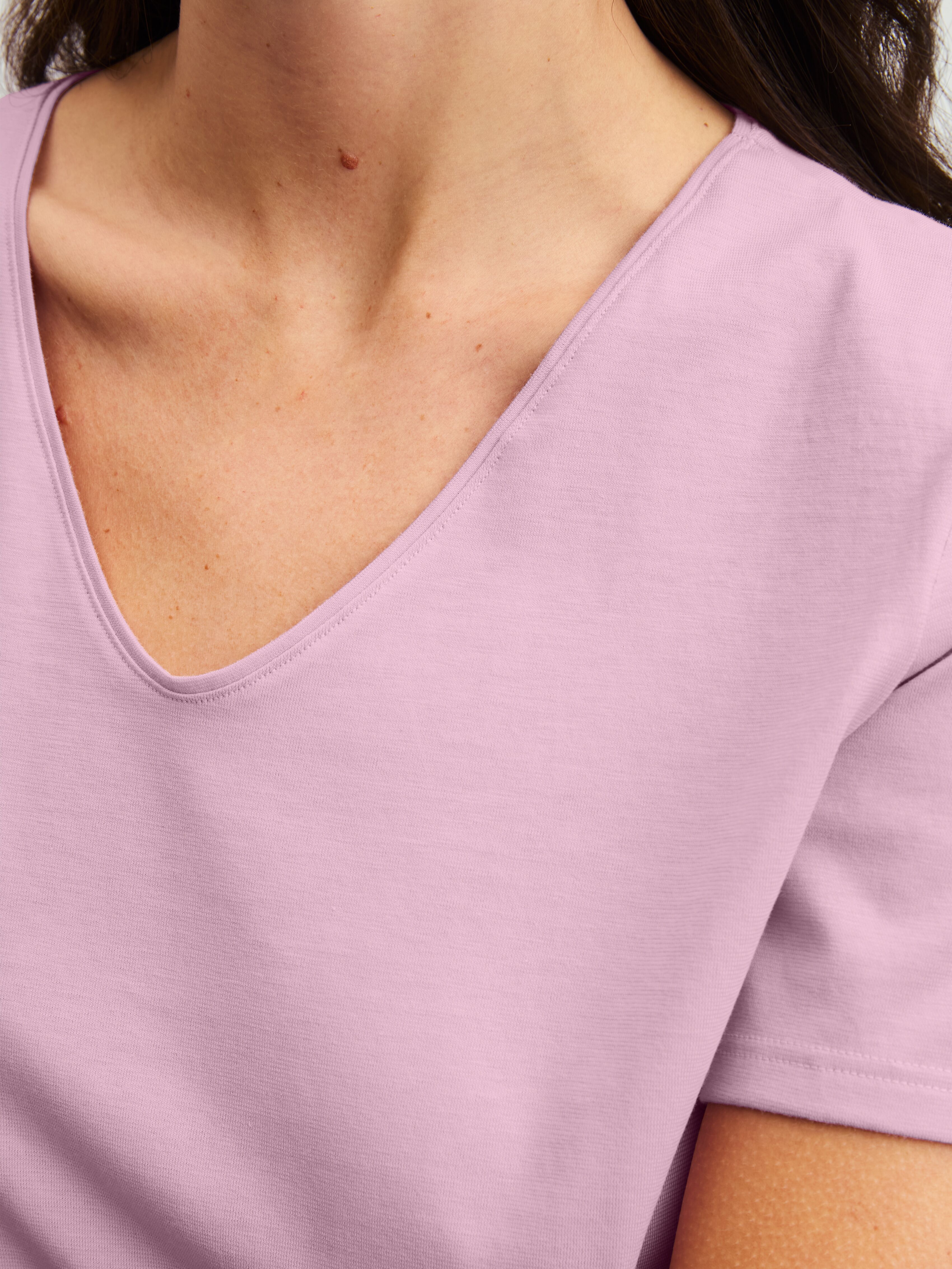 Shorty CALIDA "Blooming Nights", Damen, Gr. L (48/50), rosa (fragrant lila), Single Jersey, Obermaterial: 100% Baumwolle, bequem kurz, V-Ausschnitt, Homewear-Sets Shorty, Hose geblümt, Oberteil uni, V-Ausschnitt, kurzärmelig fragrant lila L (48/50)