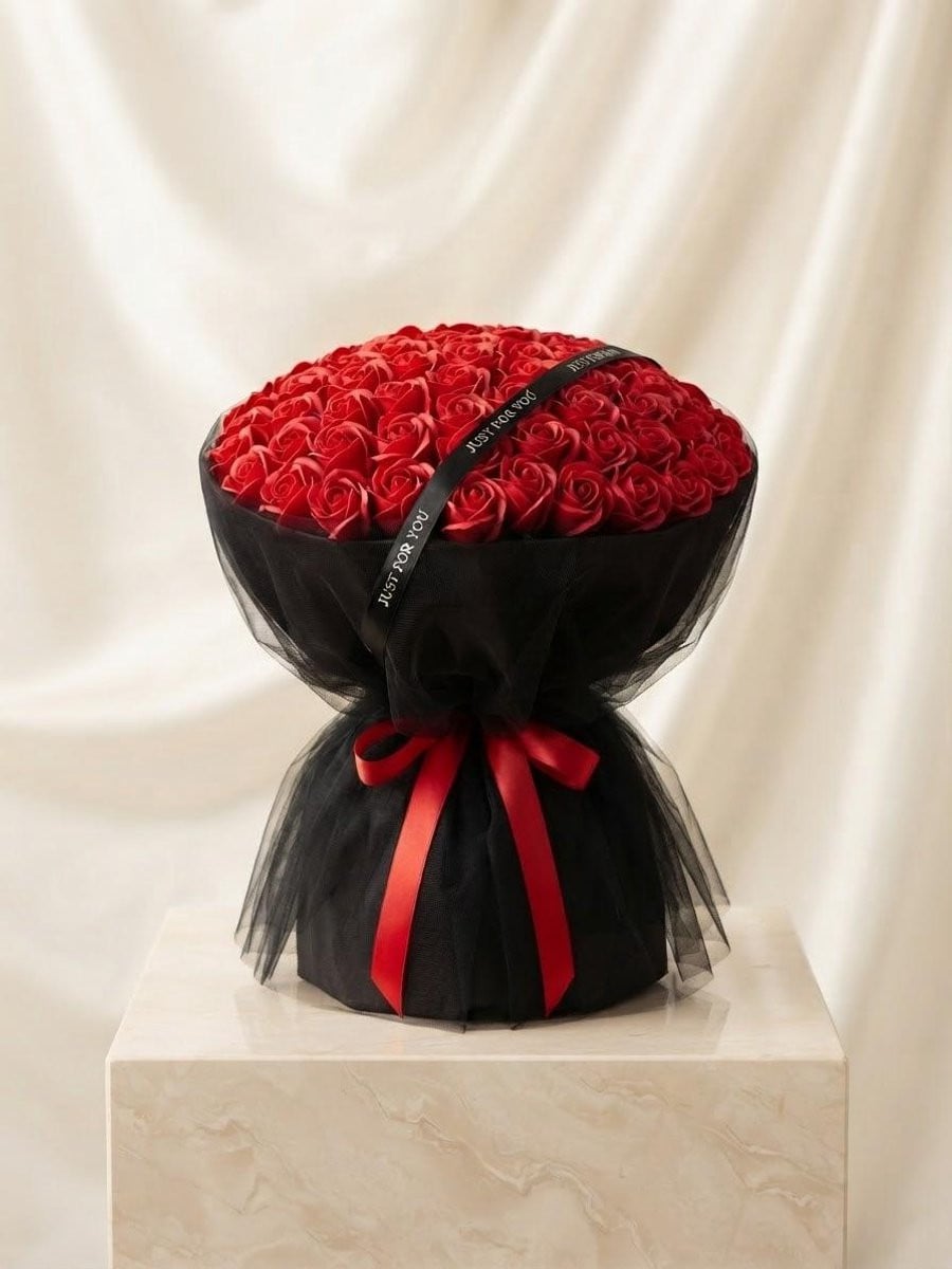 Romantisch Kunstrozen Boeket Just For You - Rode Zeeprozen met Strik
