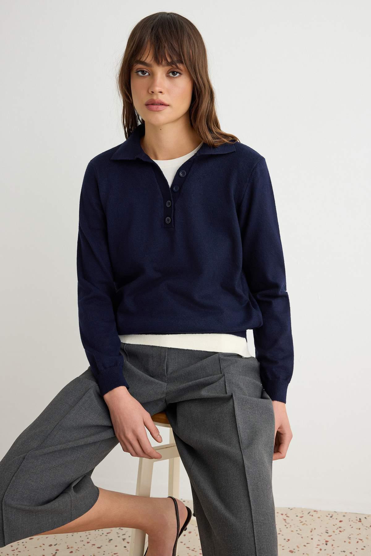 TRENDYOLMİLLA Damen Dunkelblau Colorblock Lang, Locker Pullover