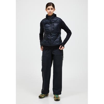 Peak Performance "W Helium Utility Down Vest" mit dezenten Farbdetails