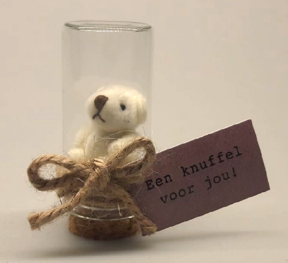 Schattig mini knuffel beertje in glazen stolp met kurken voet, Hoogte: 6 cm