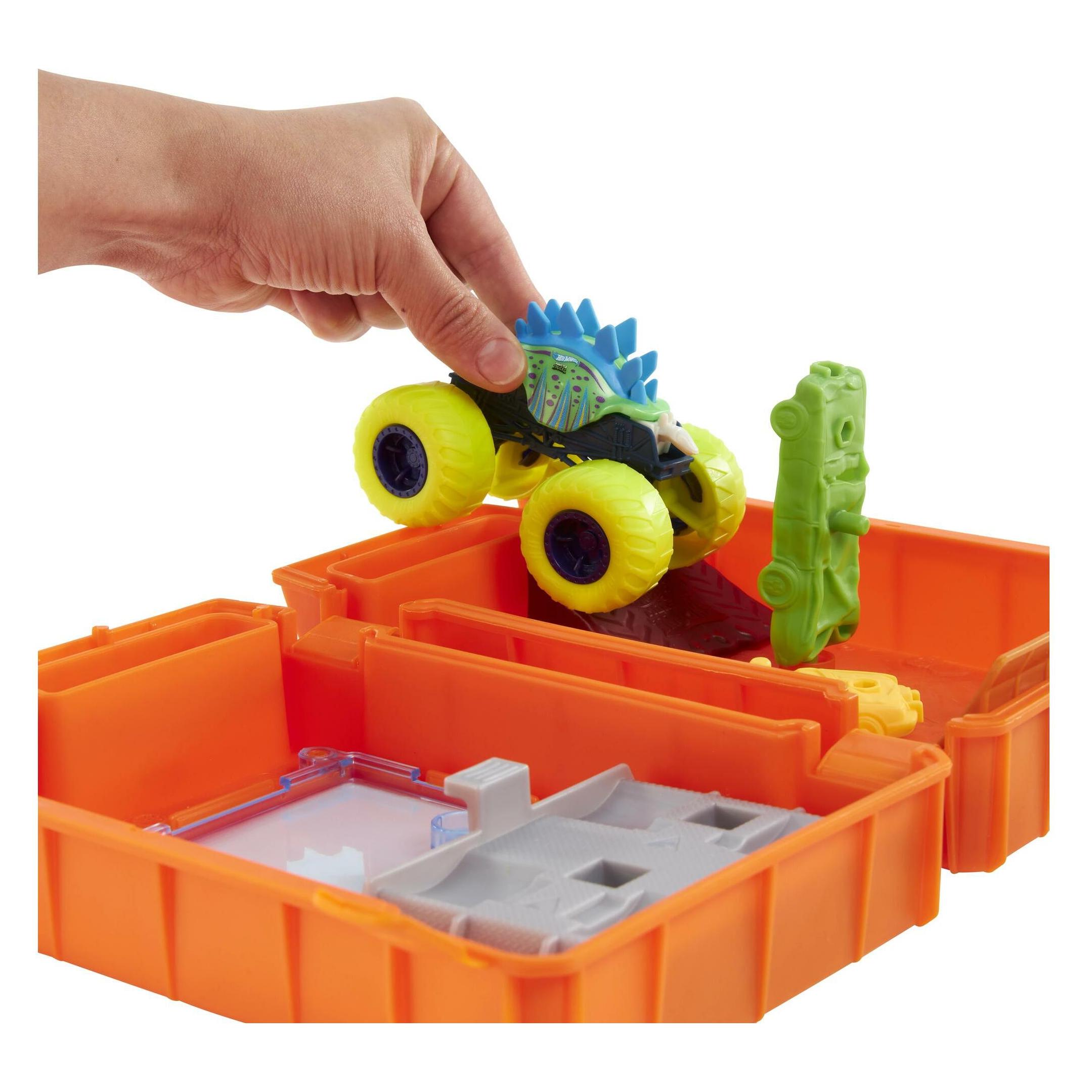 Hot Wheels Monster Trucks Stunt N' Go Fossil Fuel Playset (HXT04)