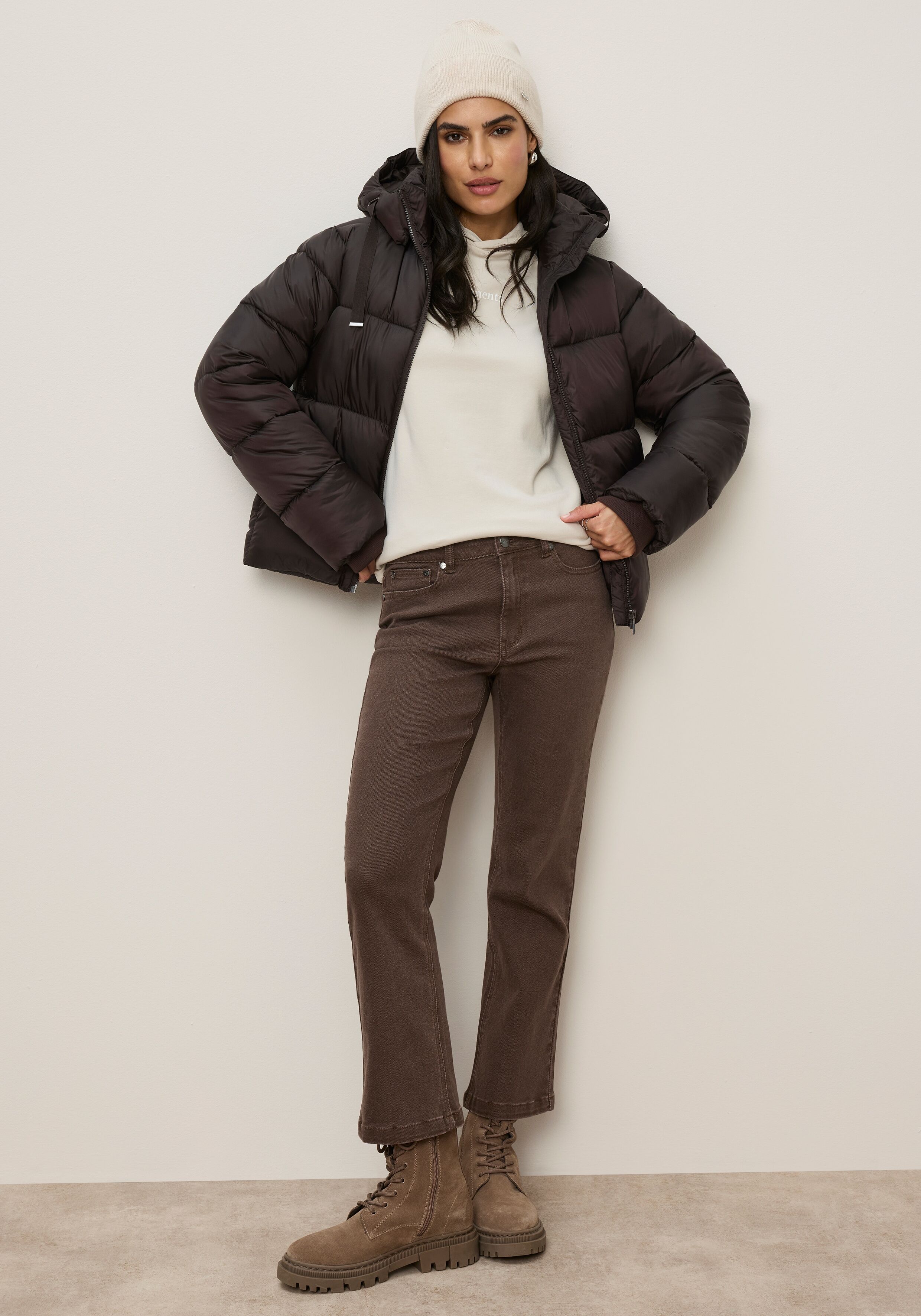 Steppjacke TAMARIS, Damen, Gr. 46, braun, Web, Obermaterial: 100% Polyester. Futter: 100% Polyester. Wattierung: 100% Polyester, unifarben, lässig geschnitten hüftlang, Rippbündchen, Jacken Steppjacke, kurze Puffer Jacke mit abnehmbarer Kapuze braun 46