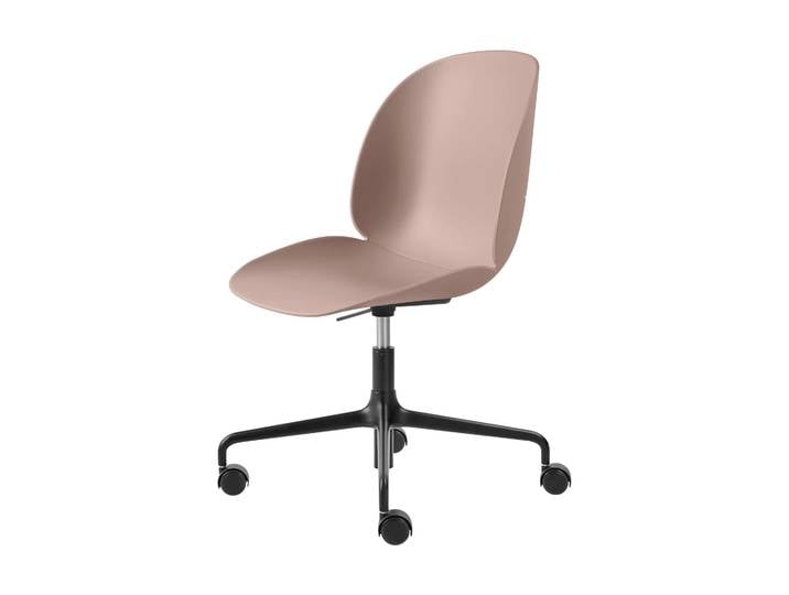GUBI Chaise de bureau Beetle Meeting Chair Sweet pink-black