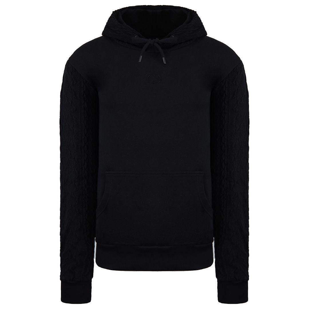 Krimineller Schaden Kabel Männer schwarzer Kapuzenpullover