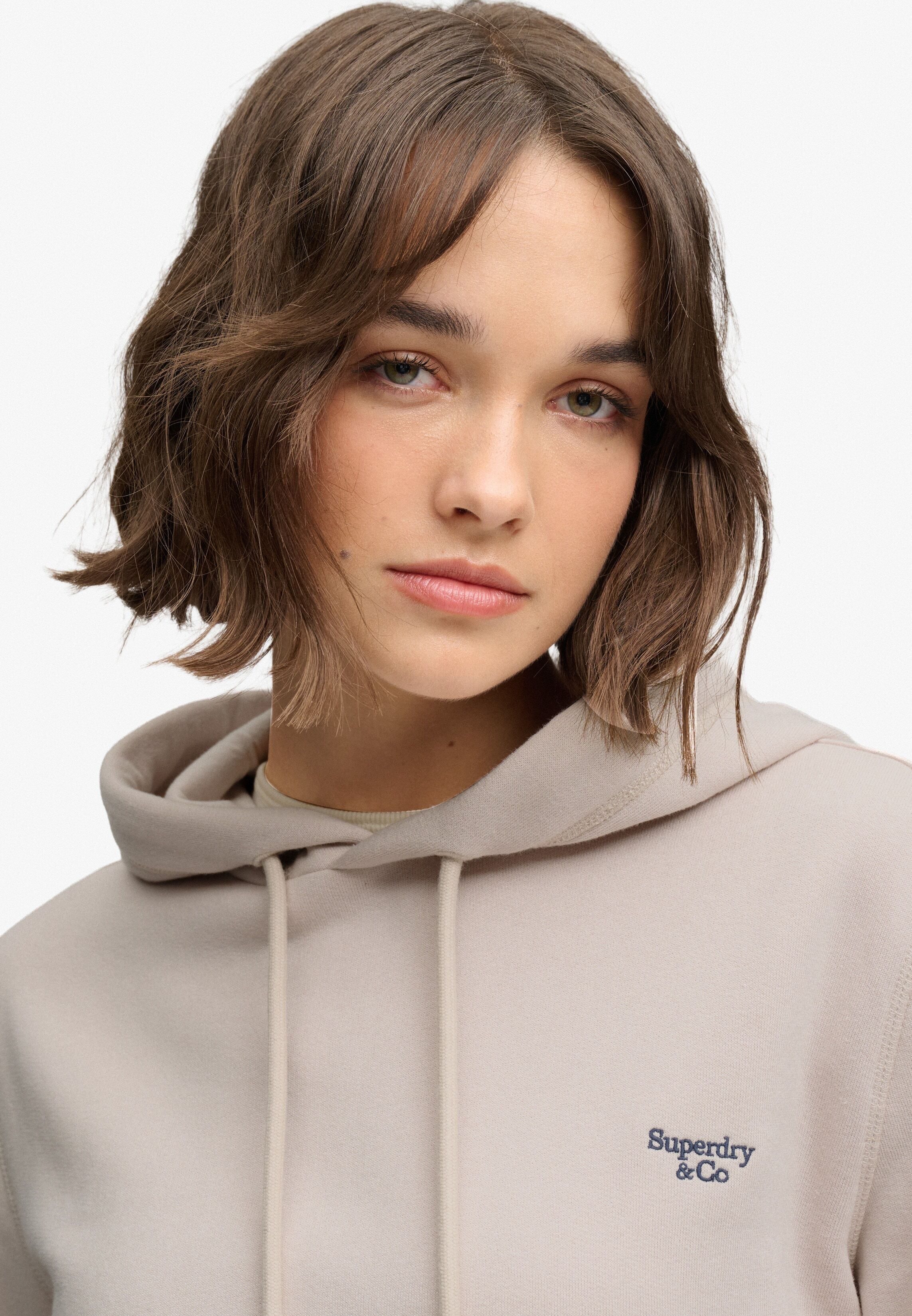 Kapuzensweatshirt SUPERDRY "SIGNATURE EMB HOOD", Damen, Gr. XL, beige (wind chime grau), Sweatware, Obermaterial: 60% Baumwolle, 40% Polyester, unifarben, relaxed fit normal, Rundhals, Sweatshirts Kapuzensweatshirt, Baumwollmischung, relaxed fit wind chim