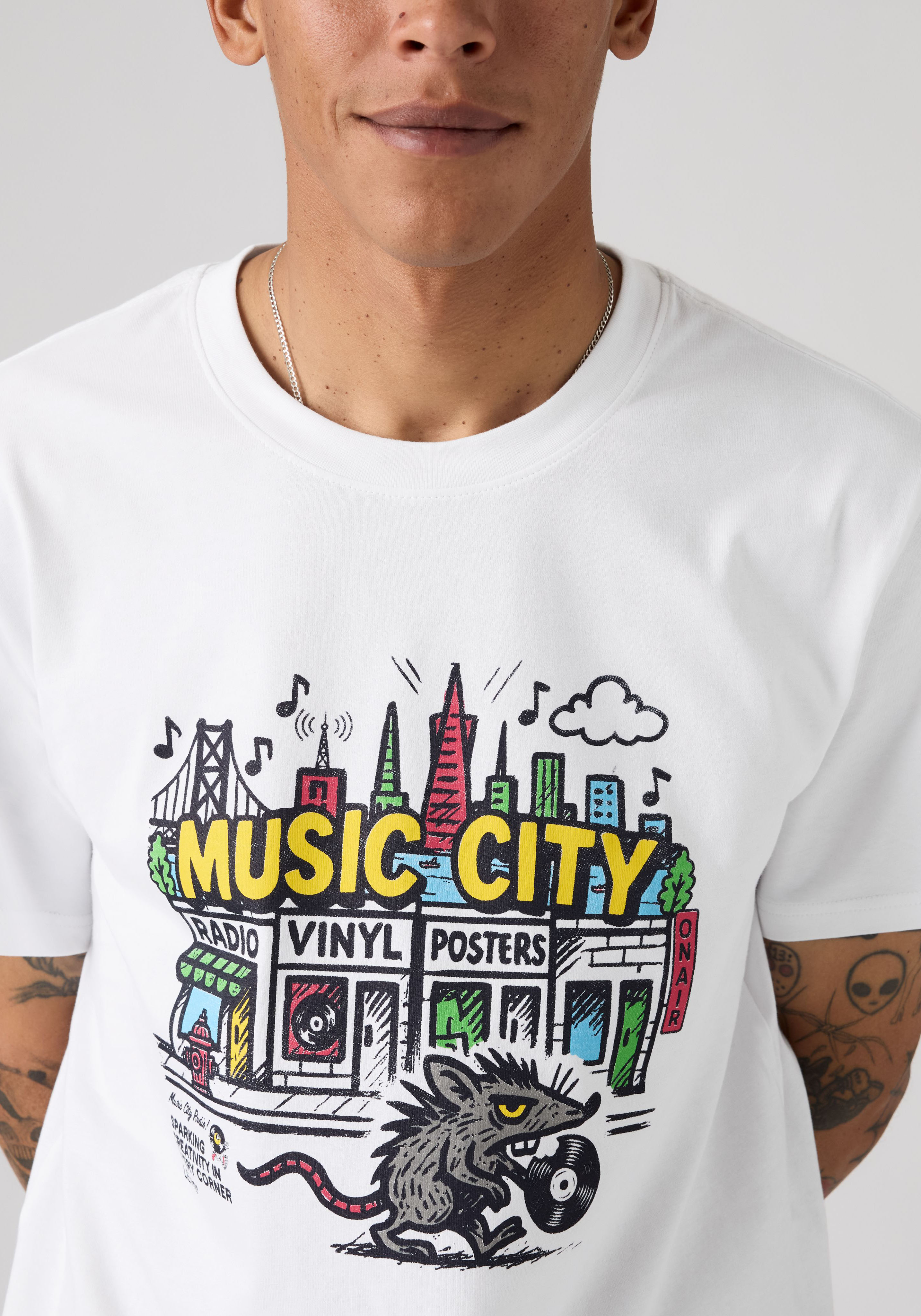 Levi's Levis "SS RELAXED FIT TEE" mit grossem Frontprint music city weiß plus L